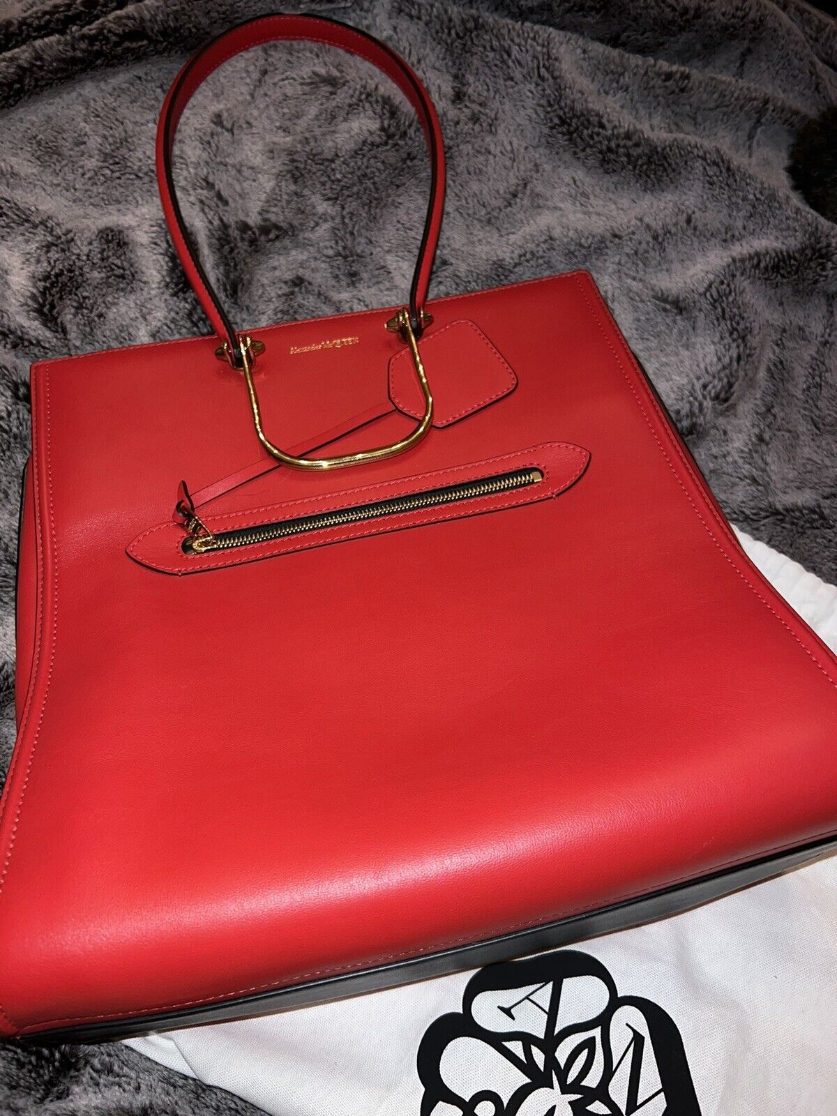 Alexander McQueen Red Leather Tall Story Bag/Tote Authenticated Retail $2590 WOW