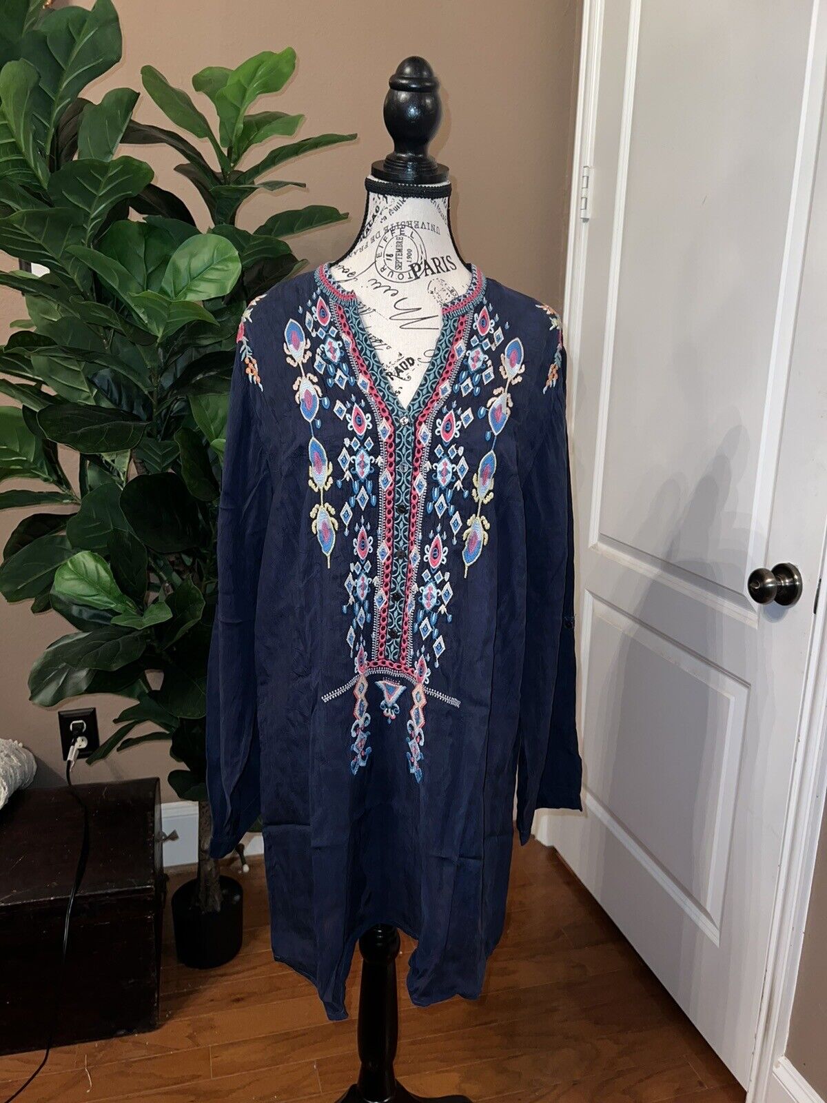 Johnny Was Sz XL Heavily Embroidered Silky Navy Tunic Top Kimono Sleeve