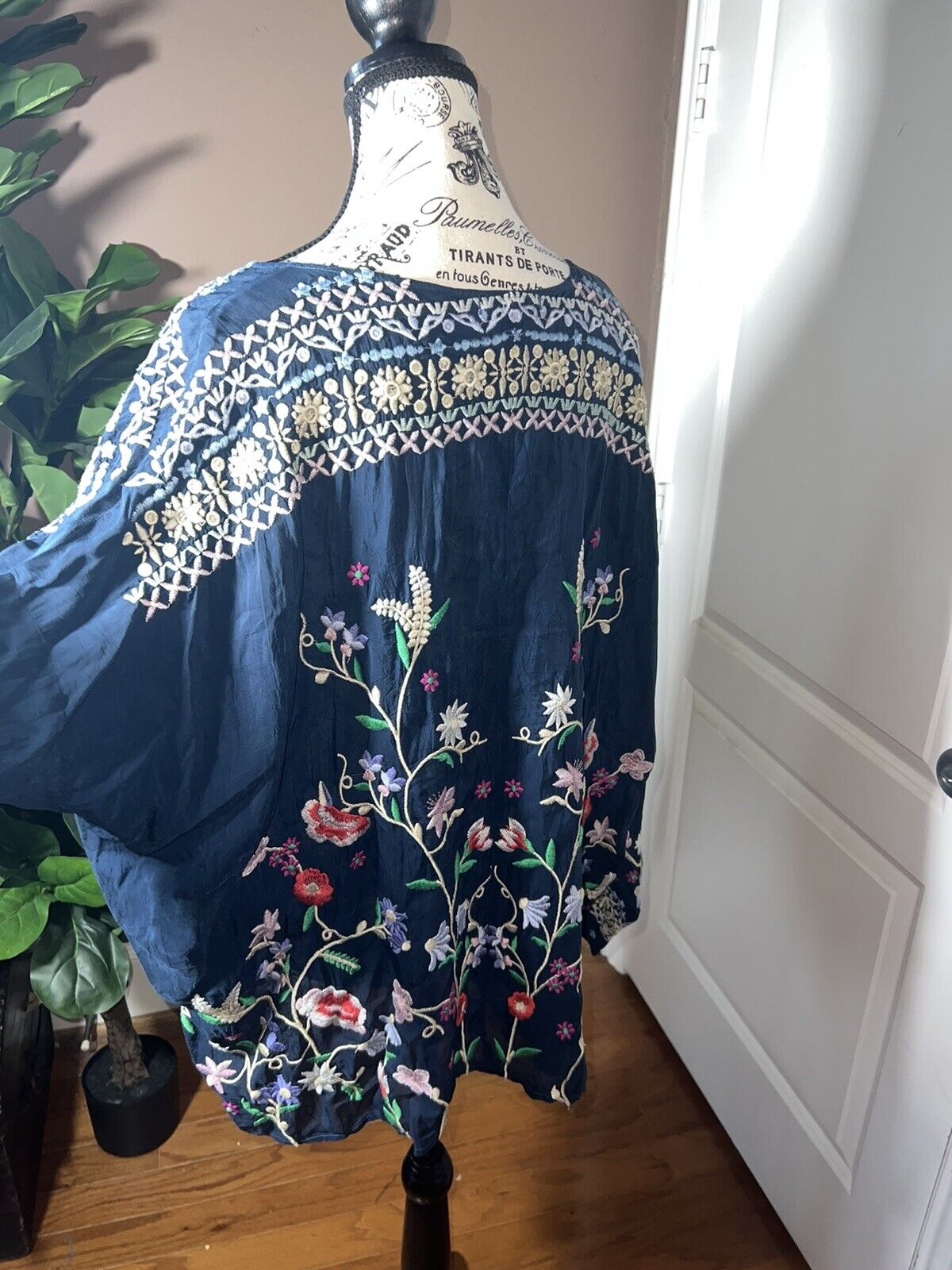 Johnny Was Sz 1X 1XL Silky Floral Tunic Top Embroidered With Beautiful Flowers