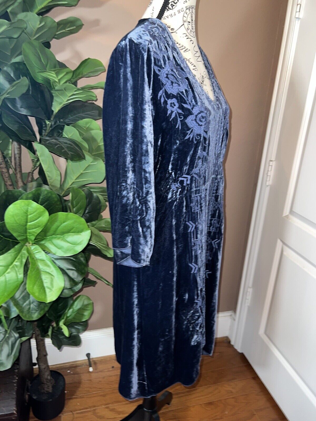 Johnny Was Blue Velvet Heavily Embroidered Mini Dress Long Sleeve Sz L Large