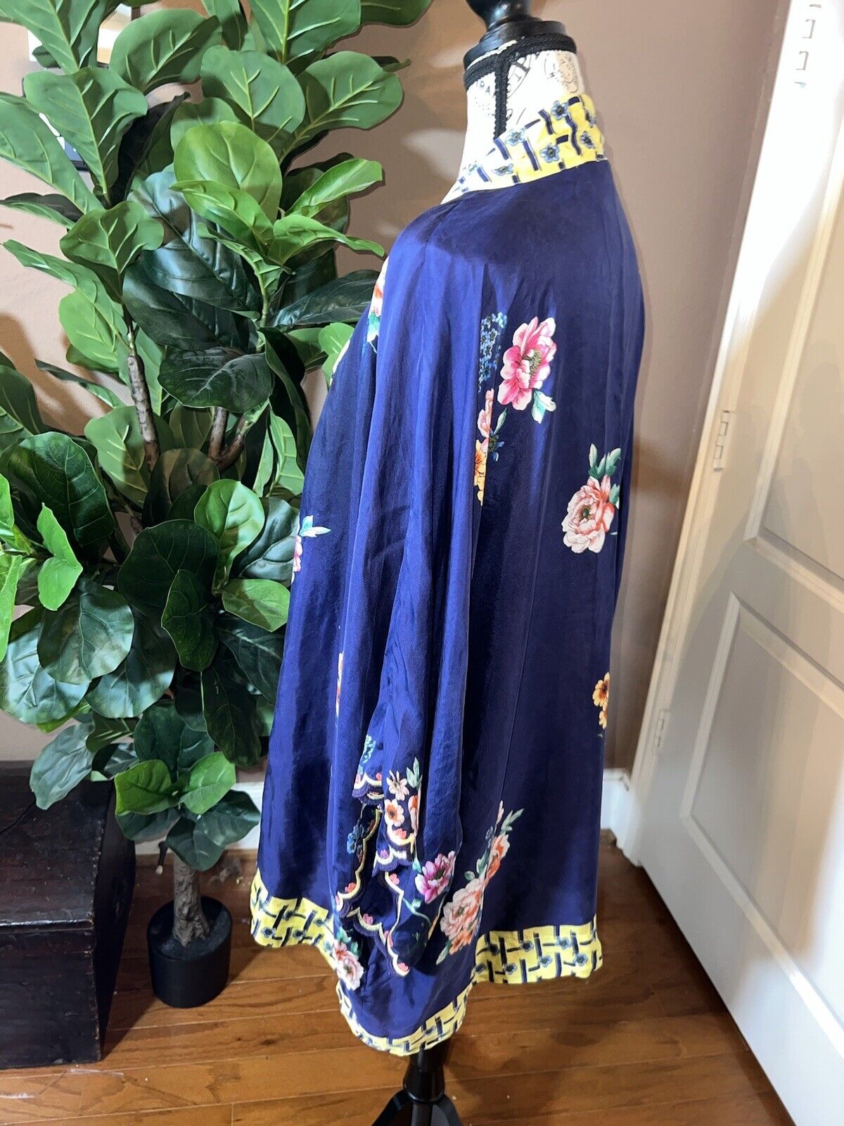 Johnny Was 100% Silk Kimono Wrap Coverup  Sz M