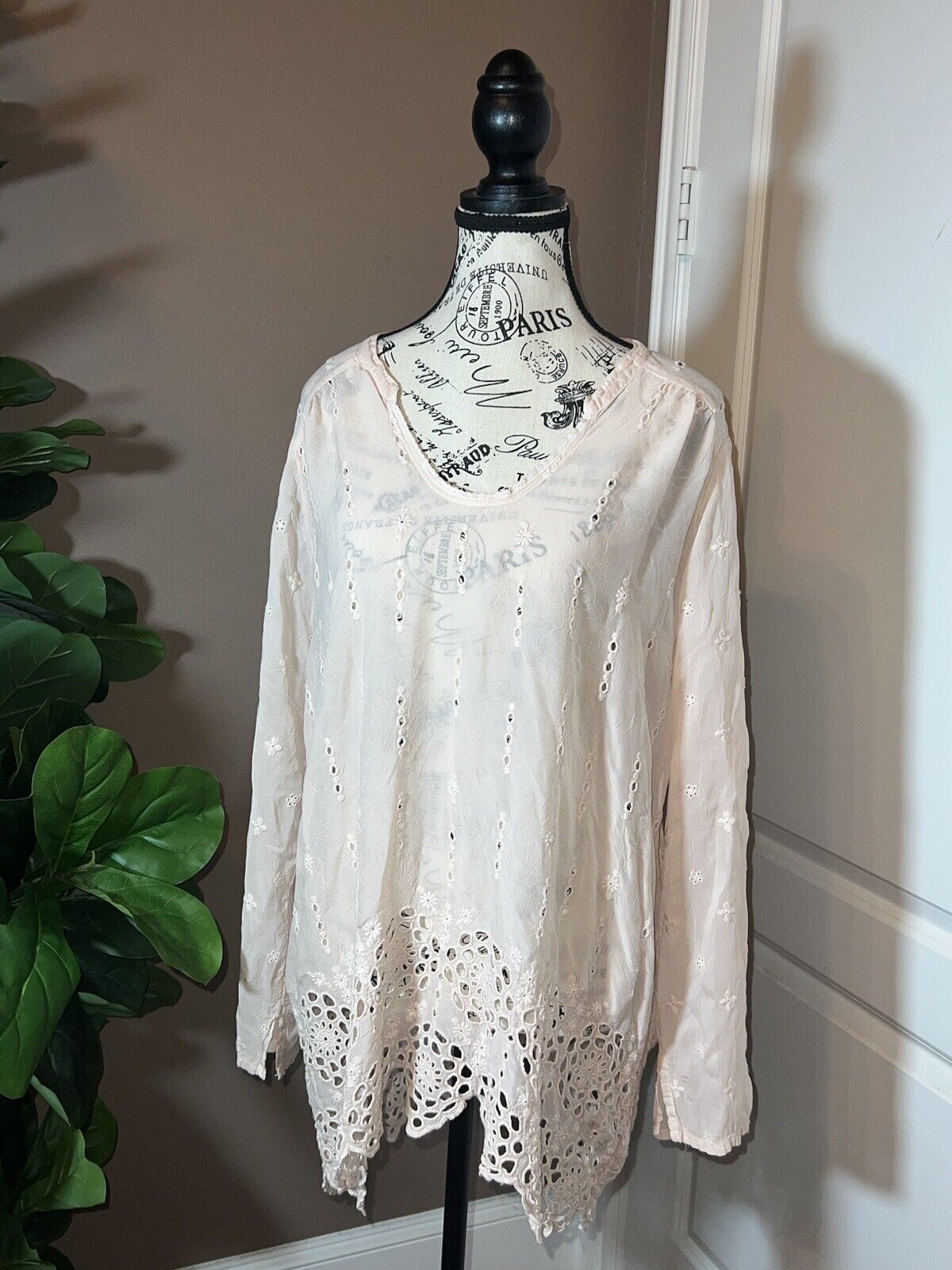 Johnny Was Silky Soft Pink Blouse Top Tunic Eyelet Lace Sz L  Large SPRING