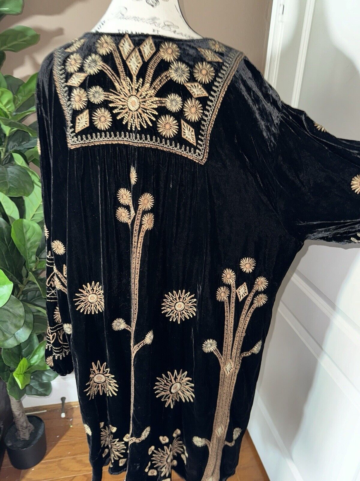 Johnny Was 1X Black & Gold Velvet Shift Mini Dress Or Tunic Top Embroidered