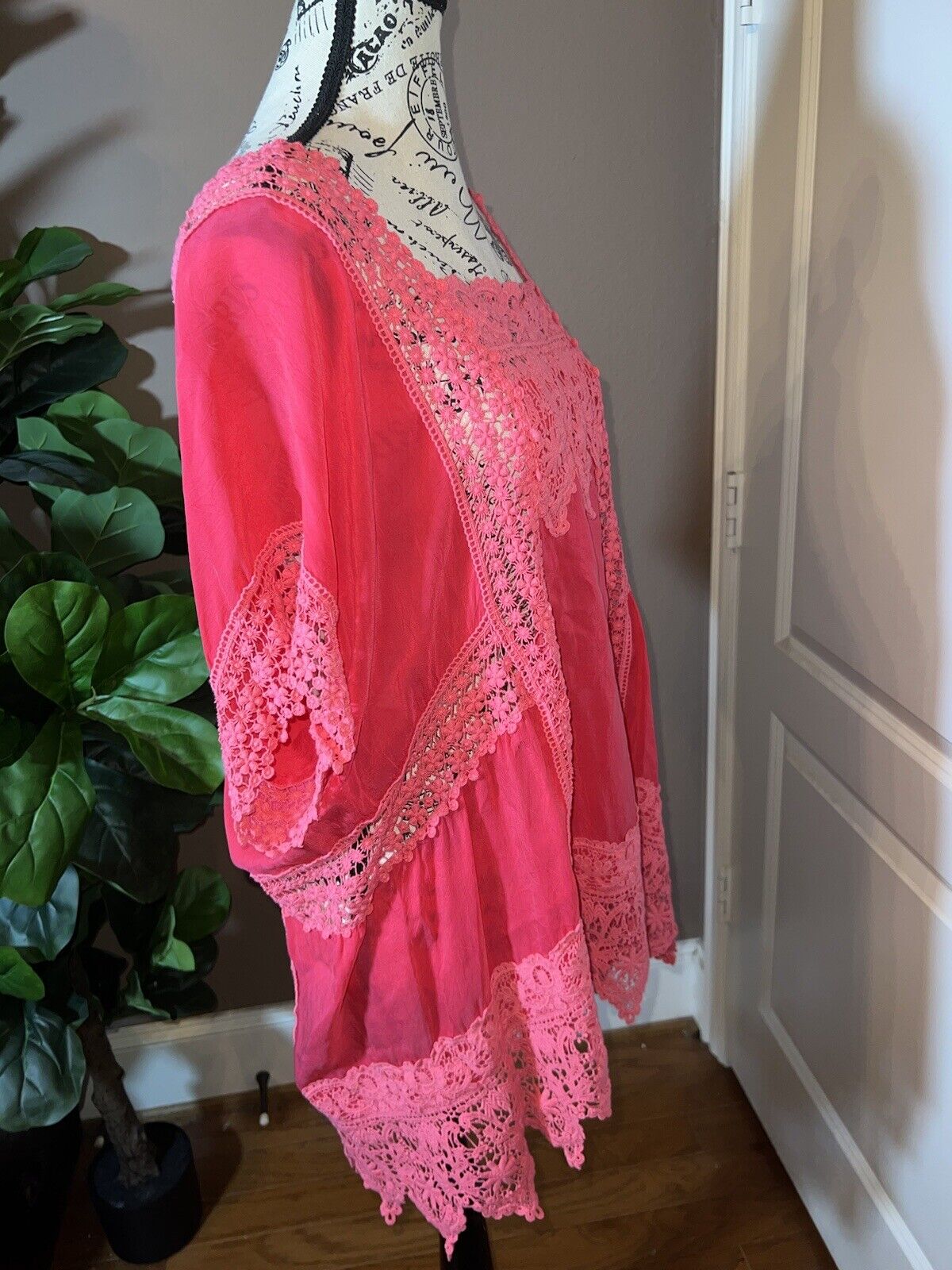 Johnny Was Barbie Pink Silky Embroidery & Eyelet Tonal Tunic Kimono Sz 1X 1XL XL