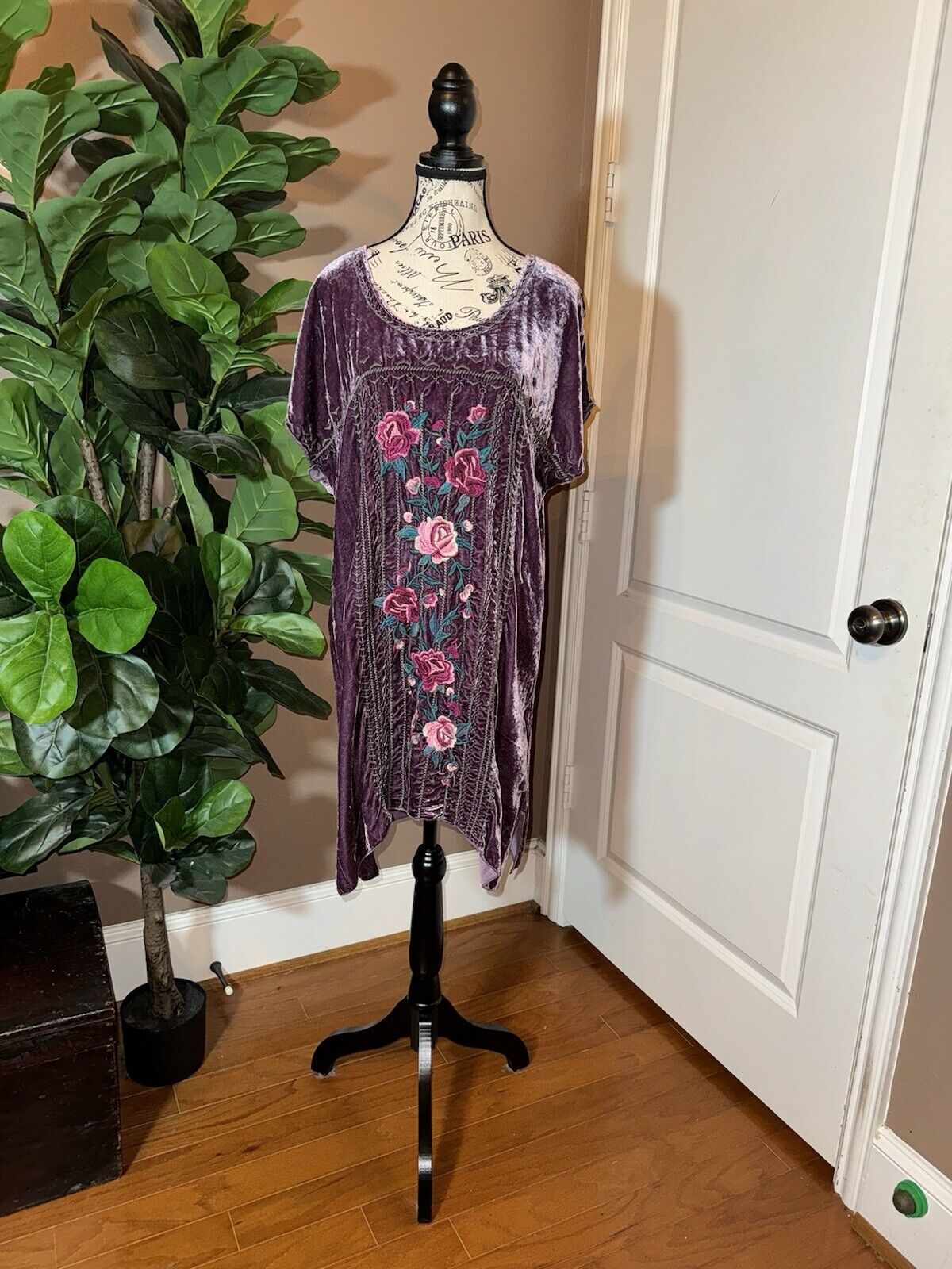 Johnny Was L Purple Velvet Heavily Embroidered Shift Mini Dress Short Sleeve