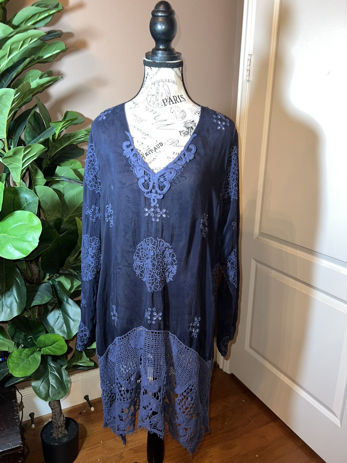 Johnny Was M Medium Navy Blue Shift Mini Dress Lace Embroidered Silky Tunic Top Johnny Was