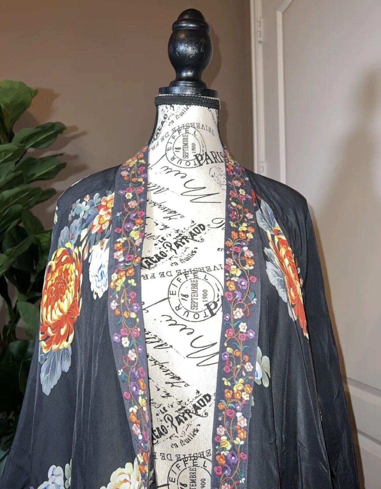 Johnny Was Silky Floral Kimono  1X 1XL XL Heavily Embroidered & Pockets