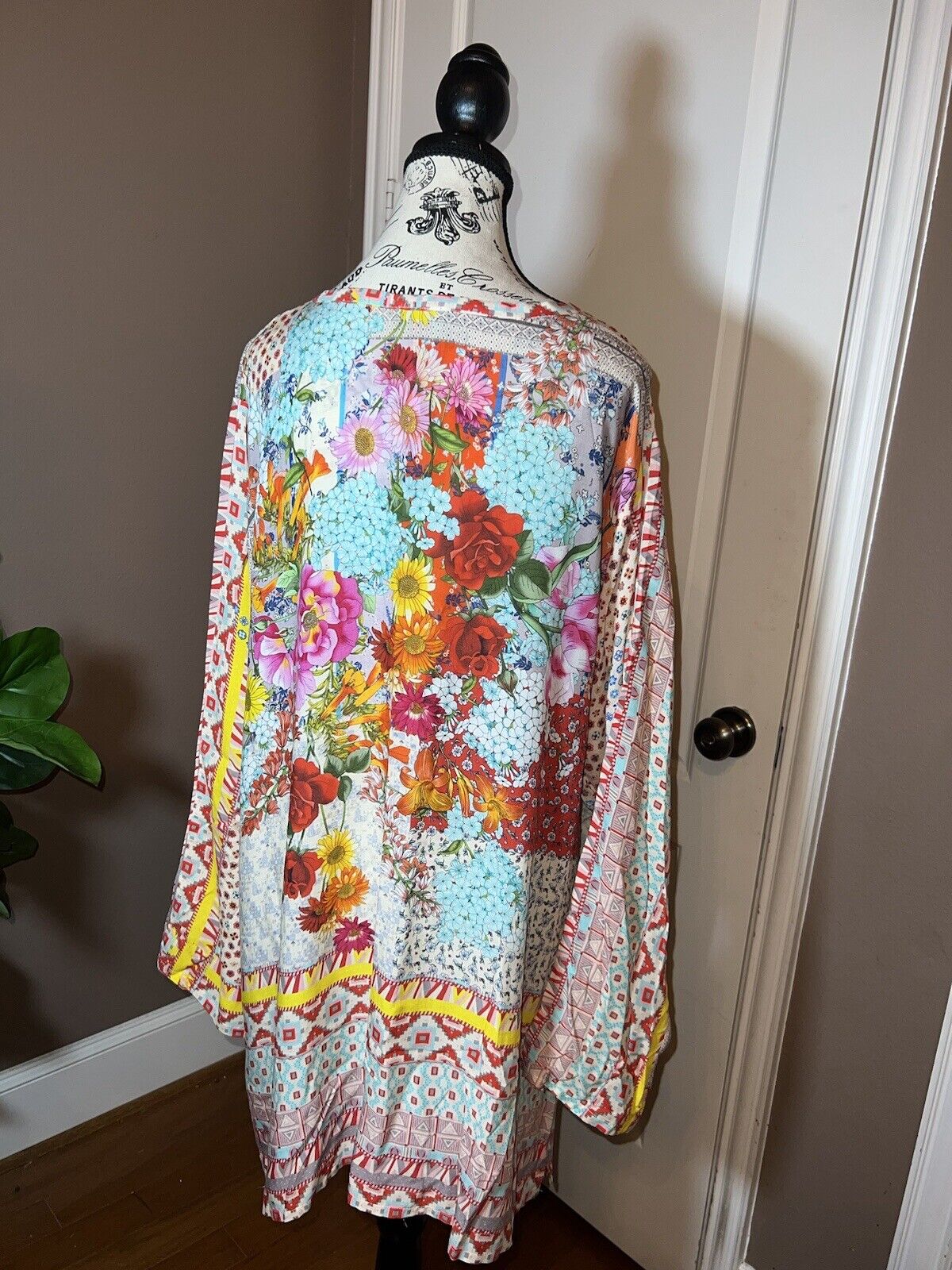 Johnny Was Sz 1X 1XL Silky Floral Spring Tunic Top Beautiful Flowers Flow SPRING