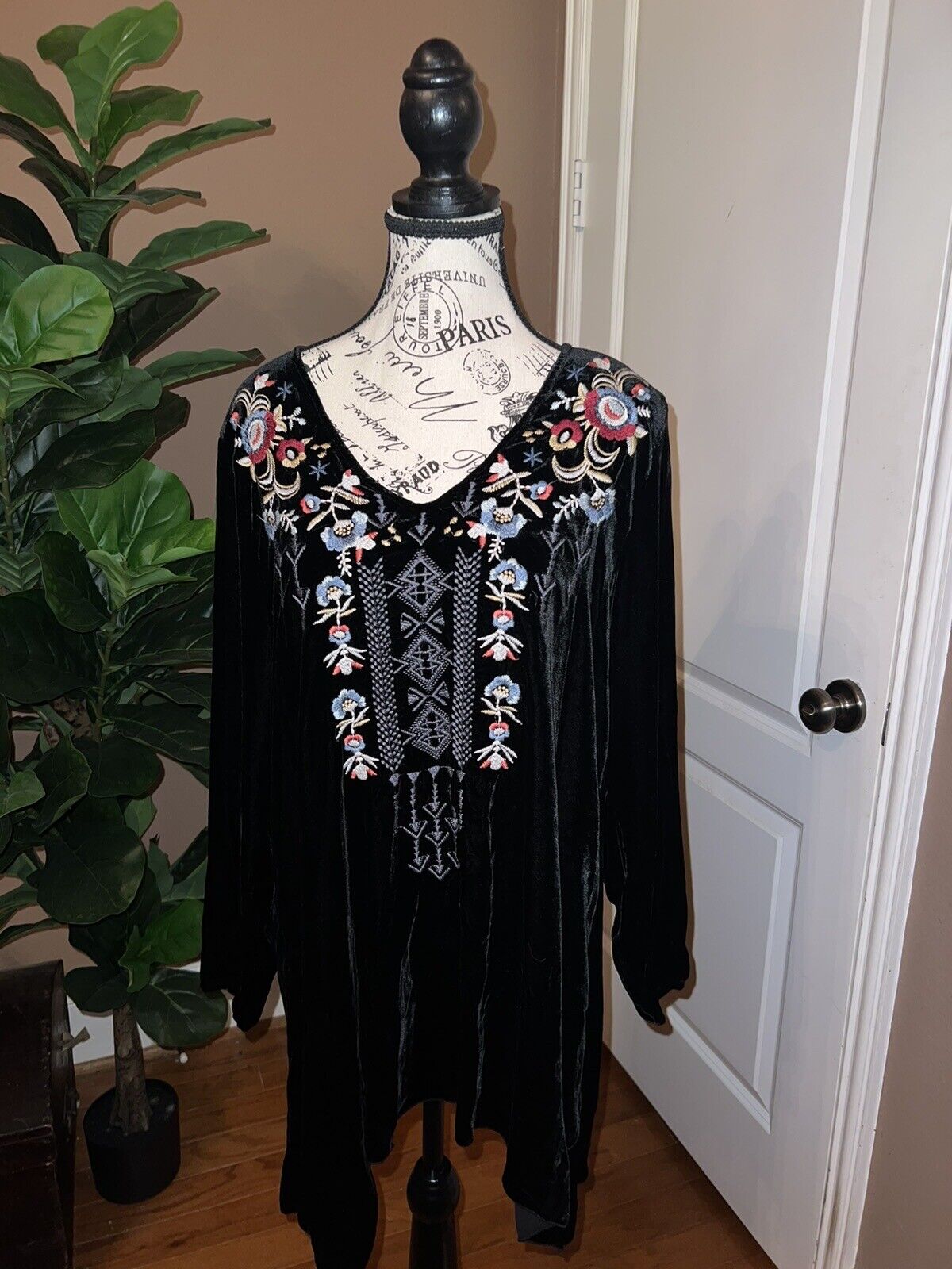 Johnny Was 3X 3XL Black Velvet Embroidered Tunic Top Long Sleeve Blouse Shirt