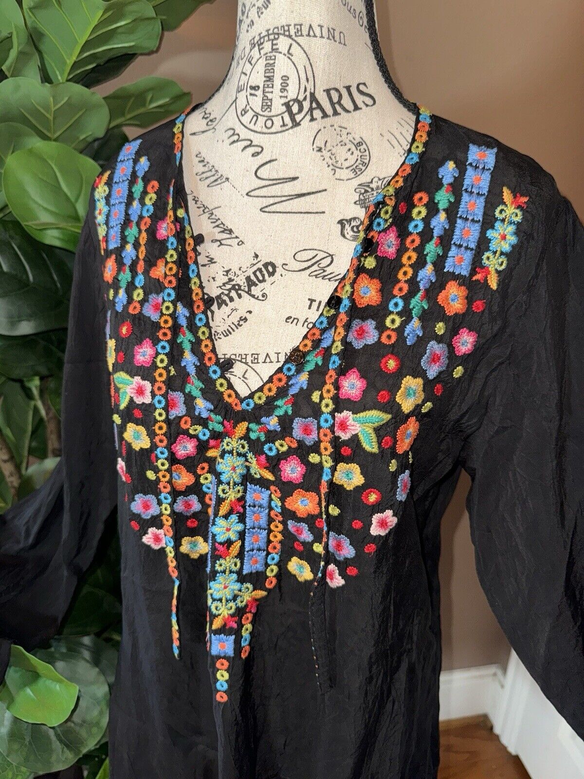 Johnny Was Silky Black Blouse Peasant Top Tunic Sz L Large Embroidered NICE