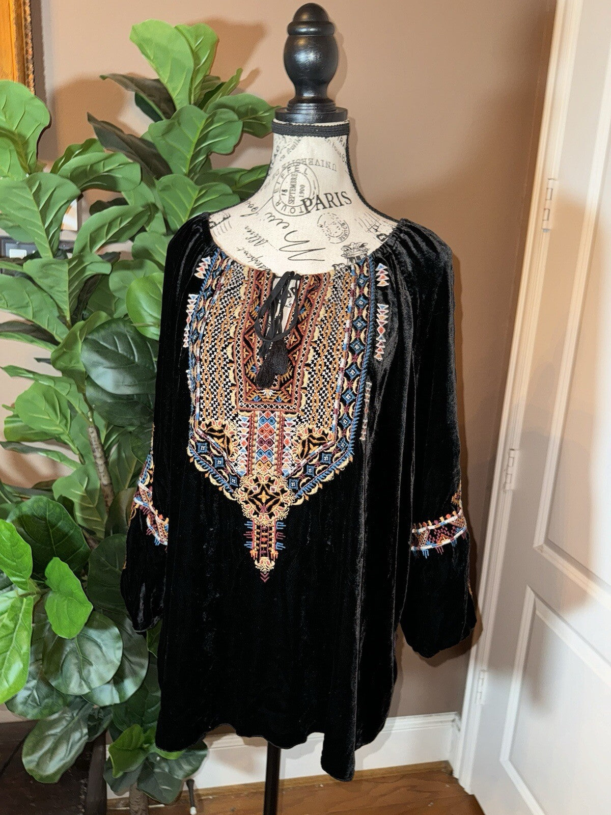 JOHNNY WAS L Large Black Velvet Peasant Blouse Shirt Tunic Top Embroidered Johnny Was