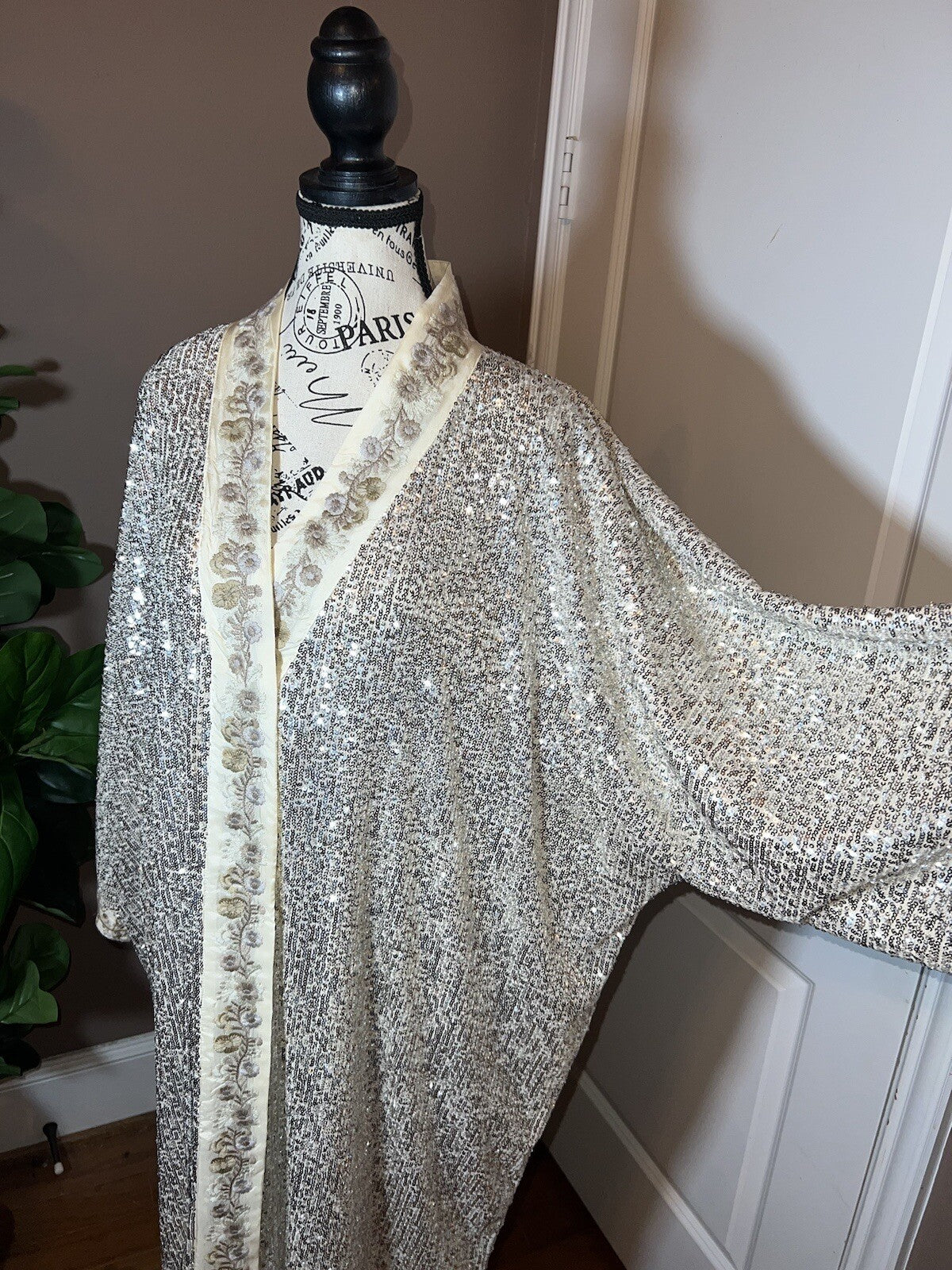 Johnny Was L Silk & Sequins Ivory KIMONO Long Duster Wrap PTP-30” OVERSIZED Johnny Was