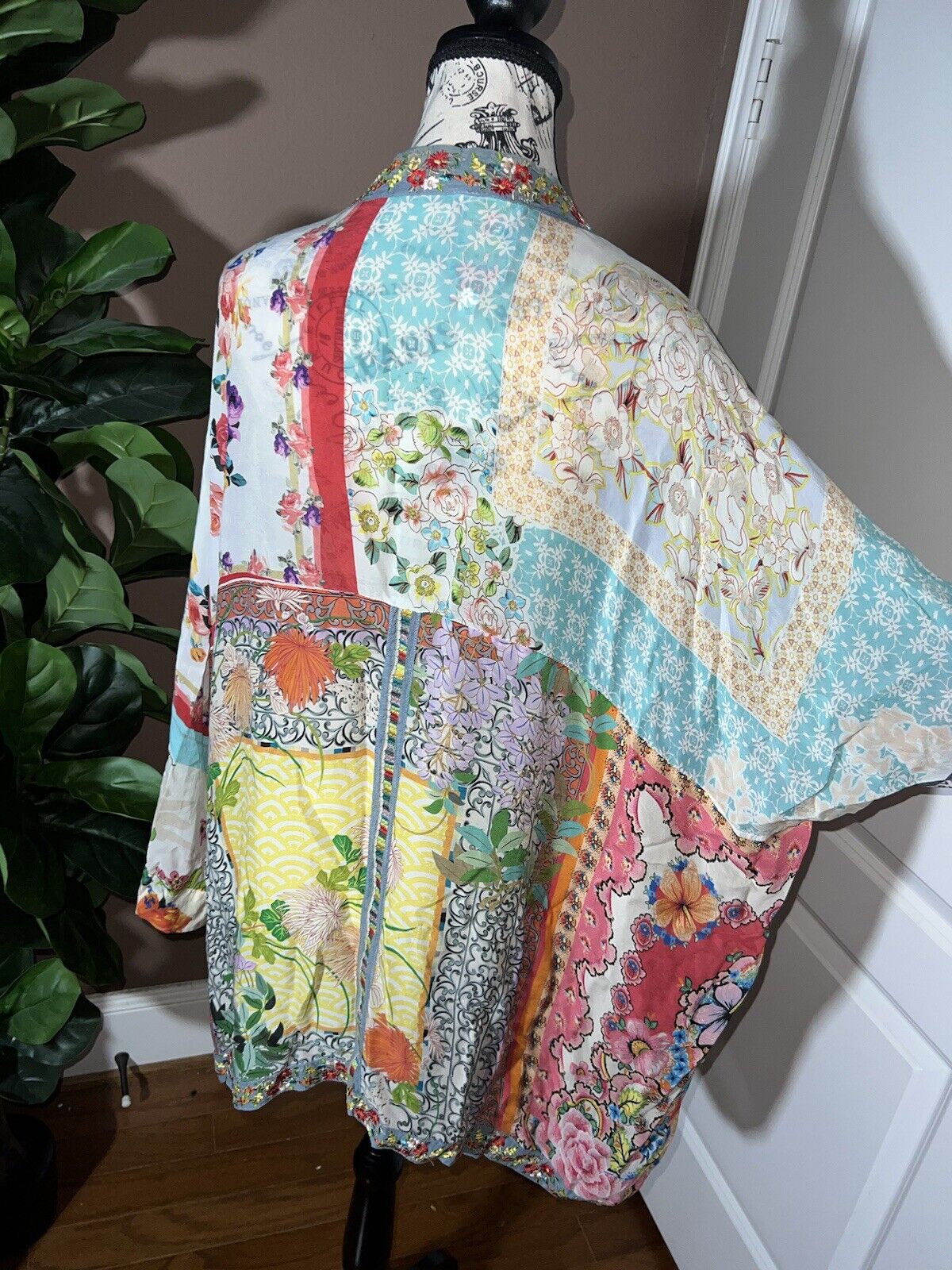 Johnny Was Sz 2X XXL Silky Kimono W/ Embroidery & Flowers Pockets