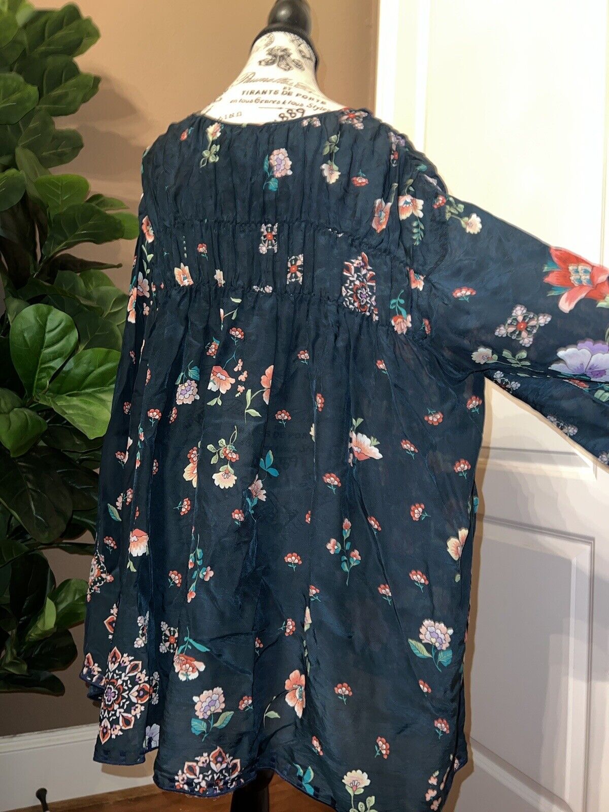 Johnny Was Silky Navy Floral Gathered Tunic Top With Tassels Sz XL 1X 1XL