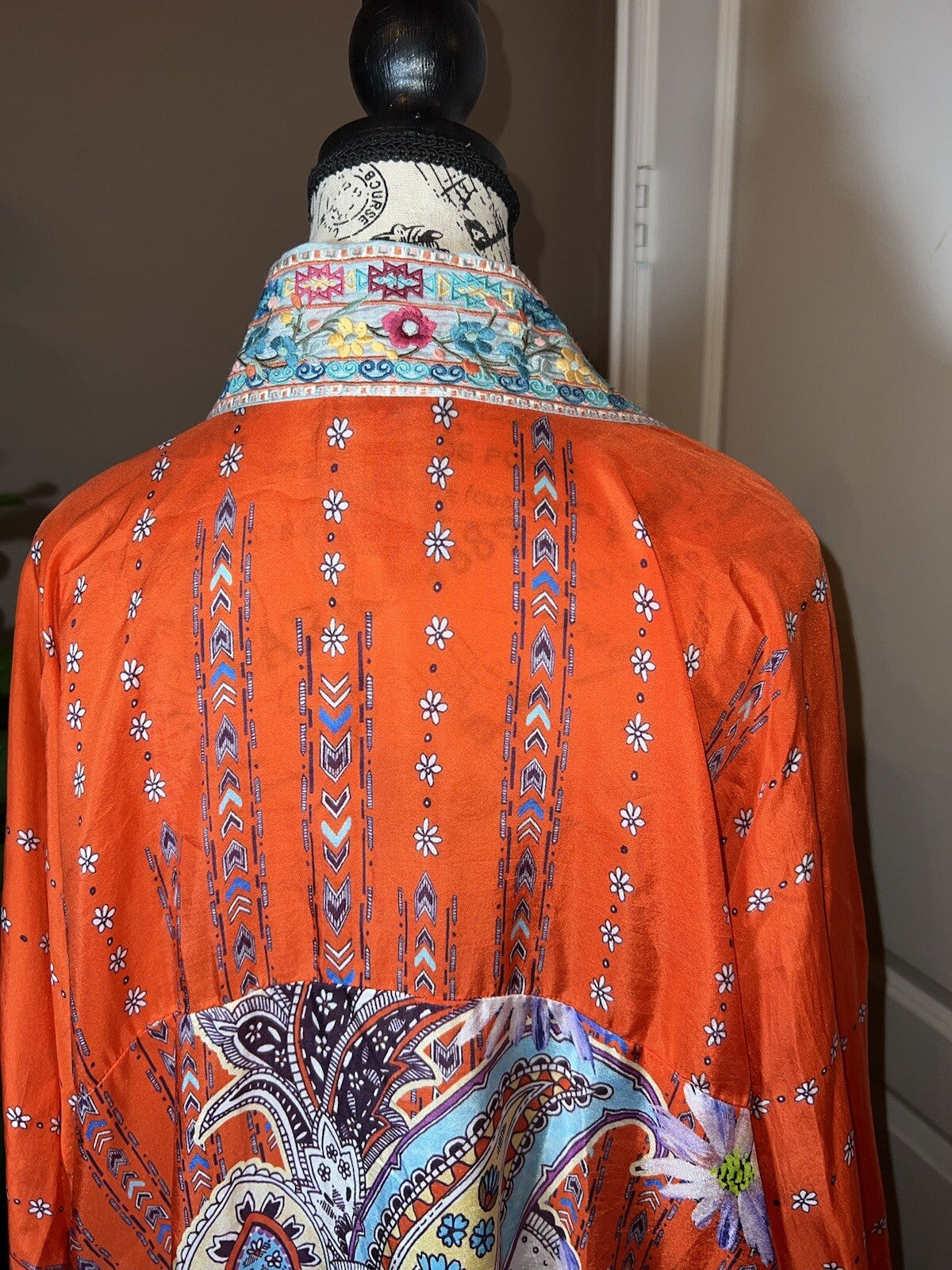 New Johnny Was 100% Silk Kimono XL Embroidered Floral Handkerchief Hem Johnny Was