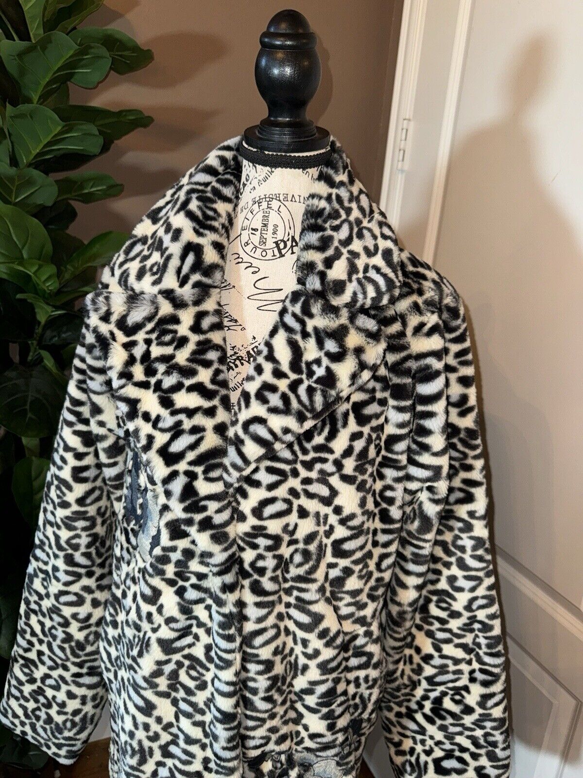 Johnny Was S Soft Blue & White Leopard Faux Fur Coat Jacket Wrap Silk Lining