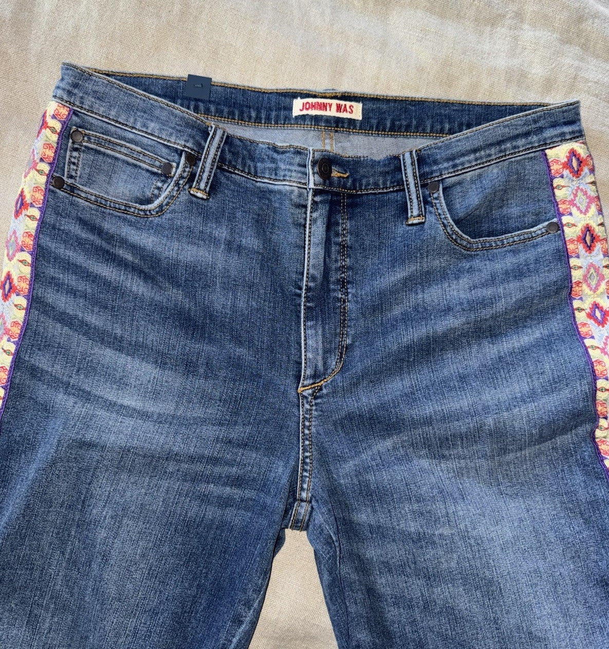 Johnny Was Sz 32 Cropped Skinny Jeans Washed Blue Embroidered Trim Down Leg Johnny Was