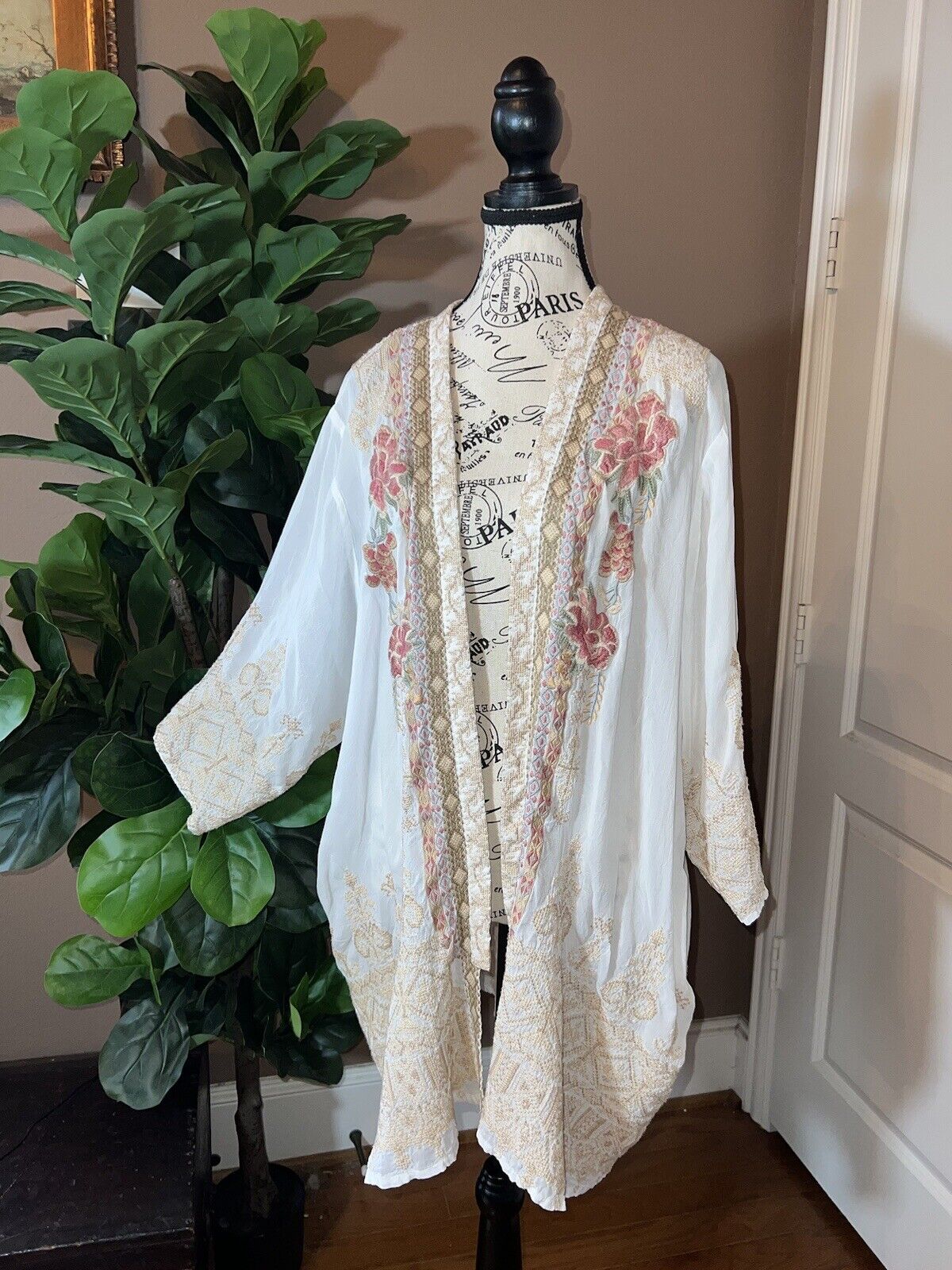 Johnny Was XXL 2X Silky White Kimono Heavily Embroidered BOHO Pockets Roses