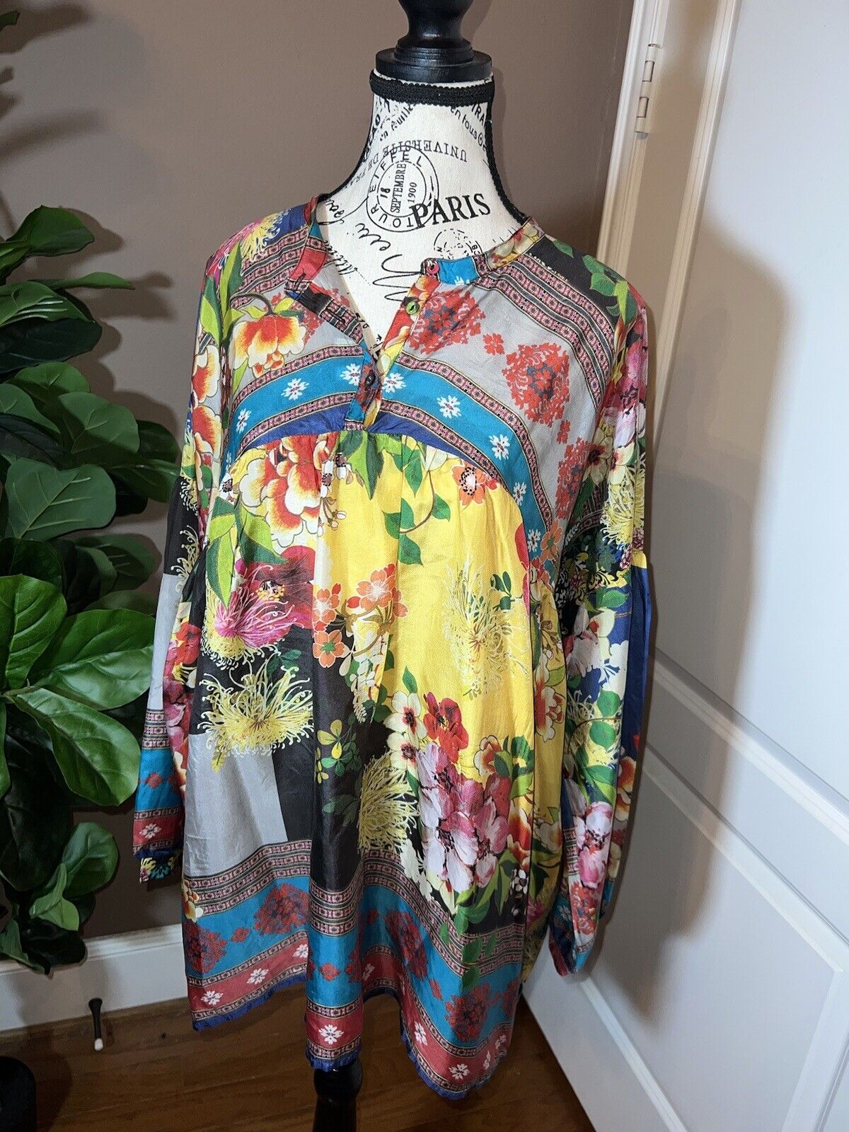 Johnny Was XL 1XL 1X 100% Silk Long Sleeve Tunic Top Kimono Vibrant Floral Color