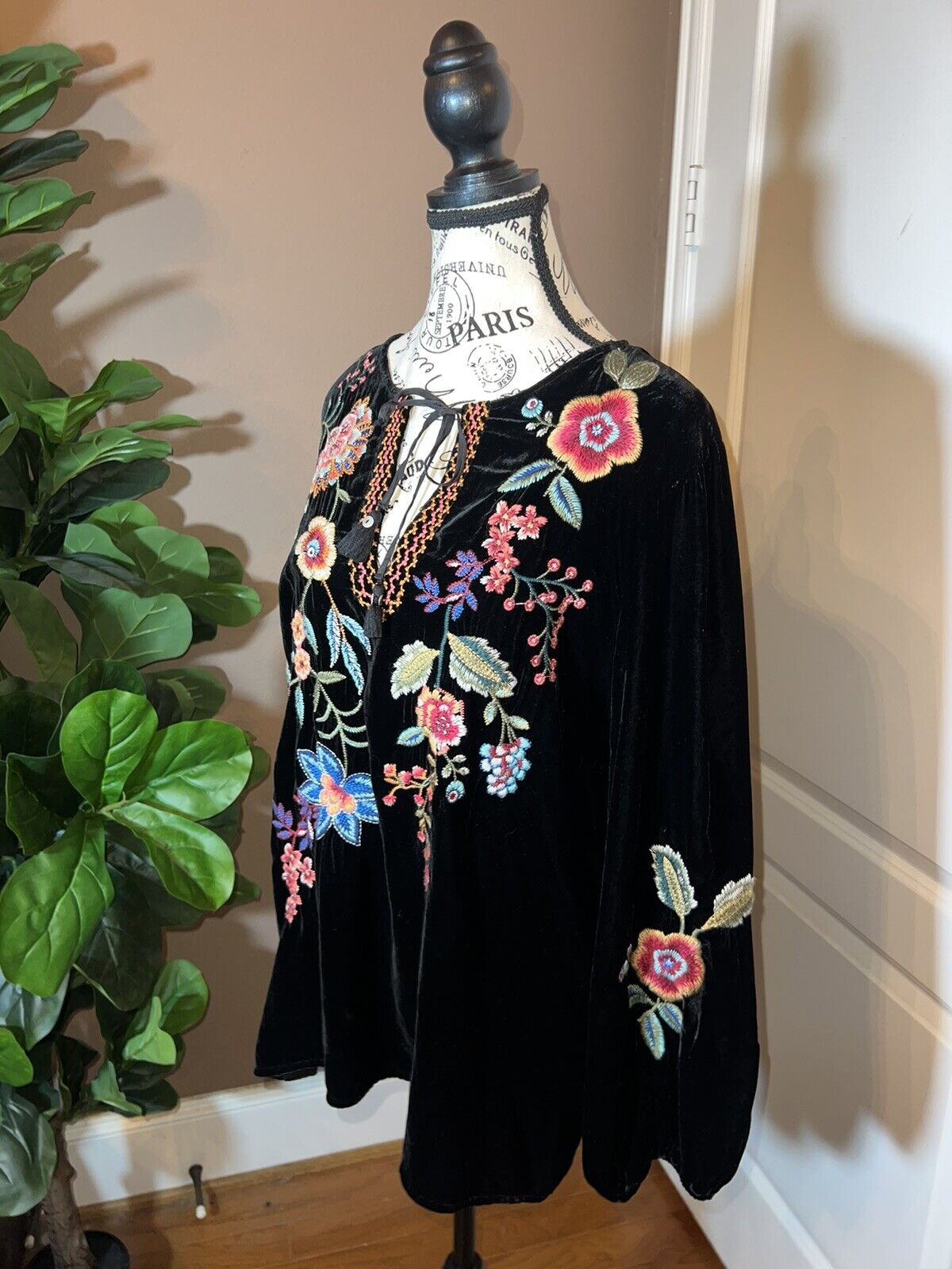 Johnny Was Black Velvet Heavily Embroidered Tunic Top L Large Peasant