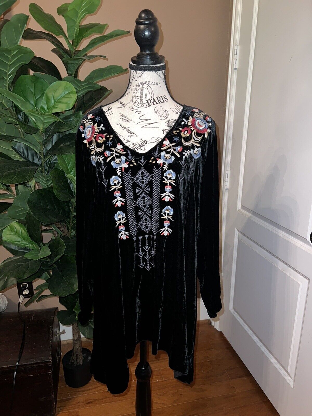 Johnny Was Black Velvet Heavily Embroidered Tunic Top Long Sleeve Sz PL Petite L