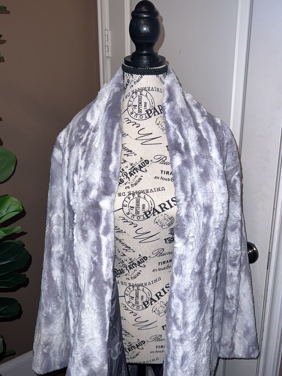 Johnny Was Snow Lynx Faux Fur Coat Jacket Wrap S Small  100% Silk Lining