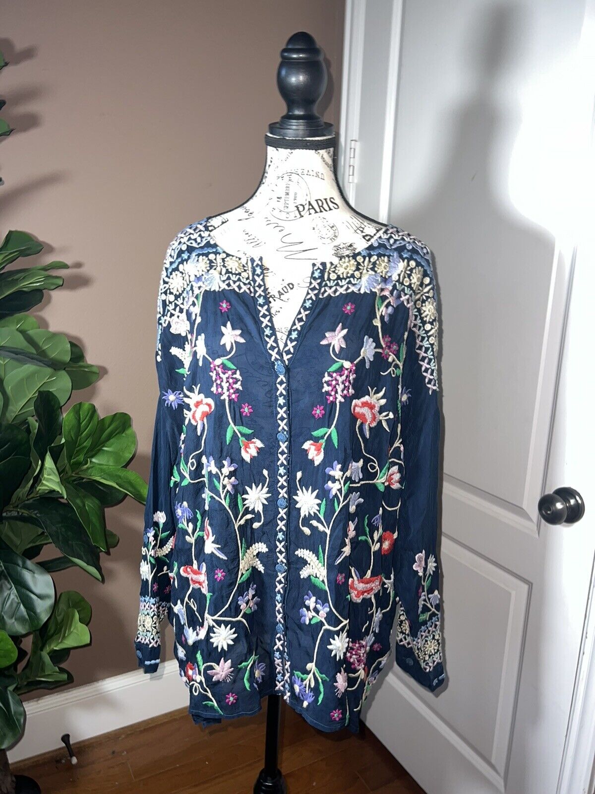 Johnny Was Sz 1X 1XL Silky Floral Tunic Top Embroidered With Beautiful Flowers