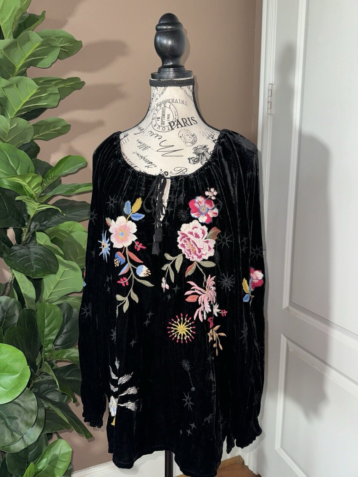 Johnny Was L Large Black Velvet Roses & Stars Embroidered Peasant Tunic Top