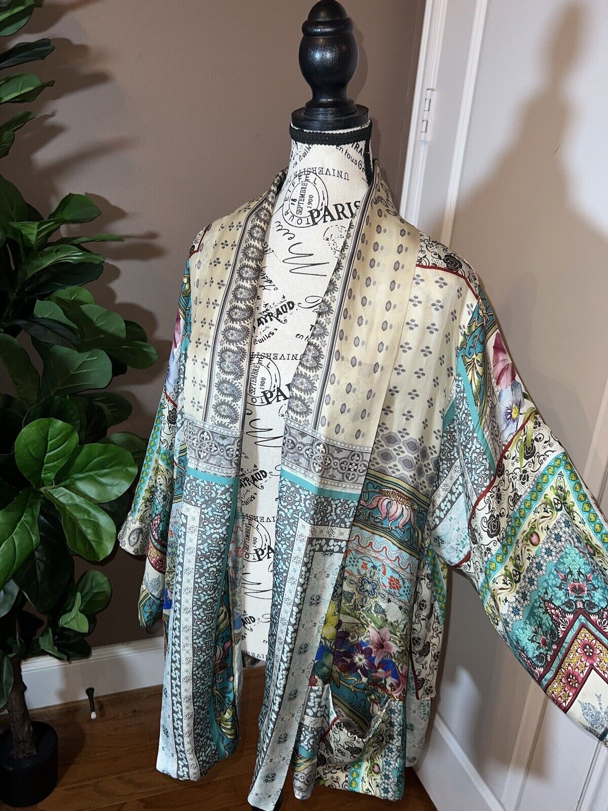 Johnny Was 100% Silk Kimono Sz 2X 2XL Floral Handkerchief Design SPRING & Summer