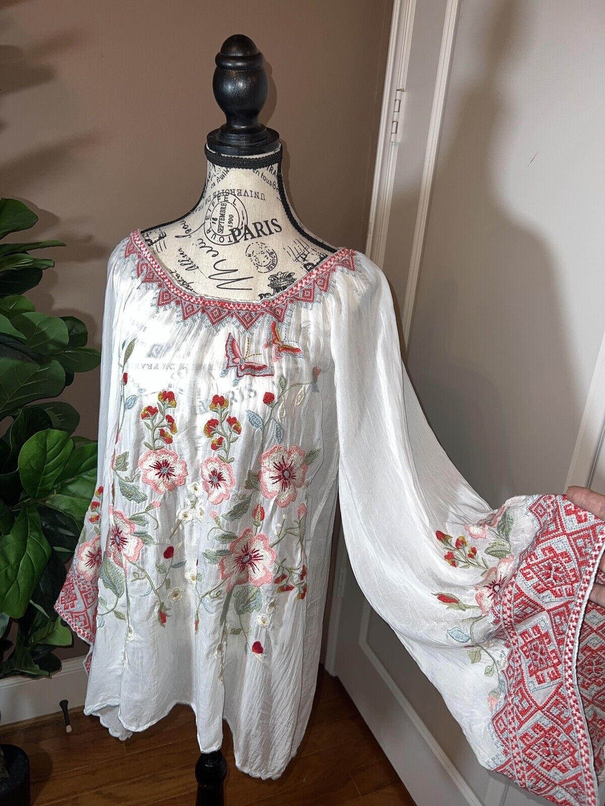 Johnny Was L Large Embroidered Silky Pink White Tunic Top Kimono Sleeves SPRING