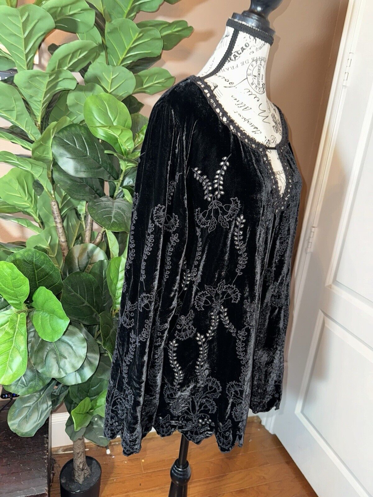 Johnny Was XL Black Velvet Embroidered Tunic Top Peasant Blouse Eyelet Lace