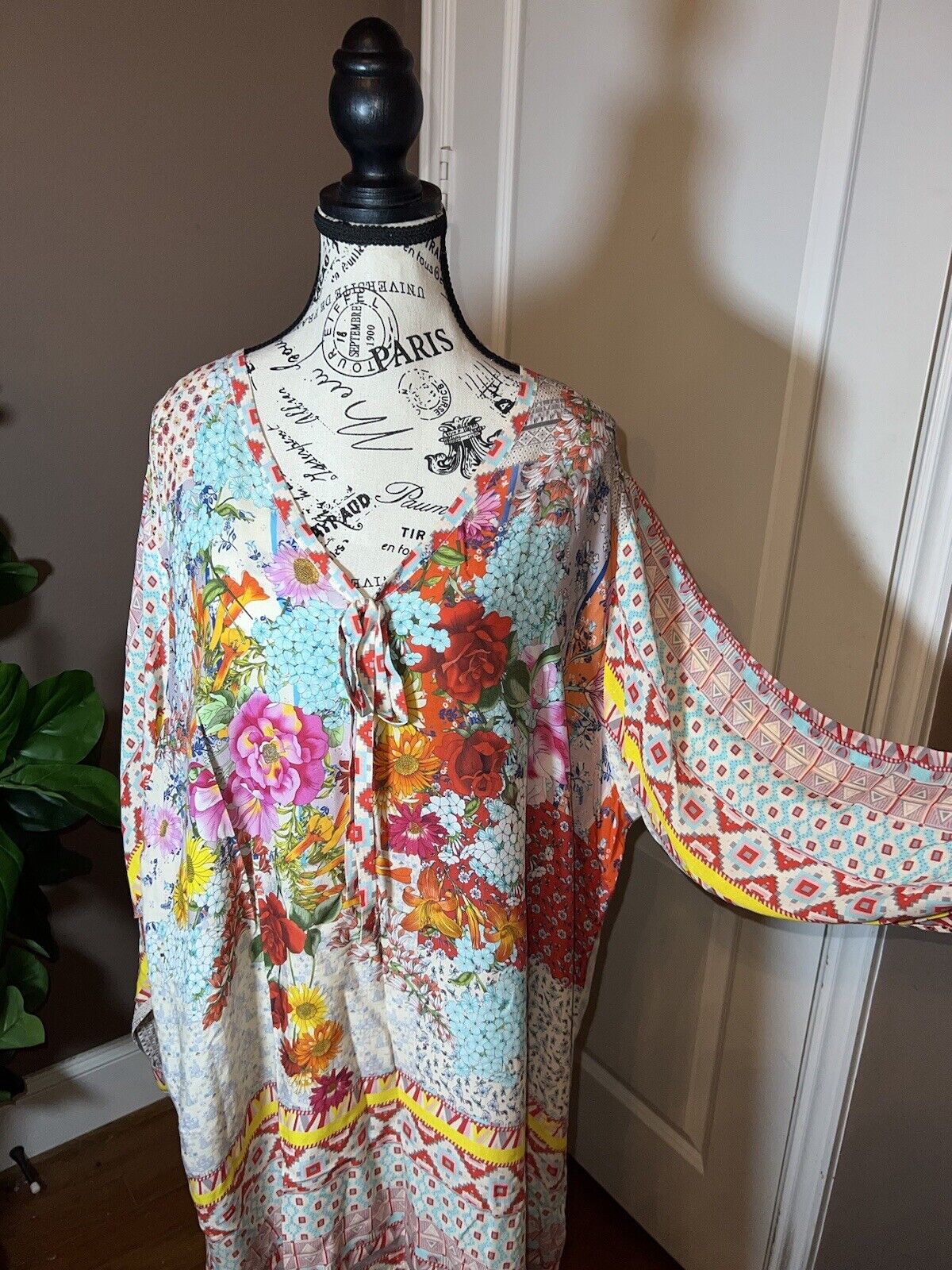 Johnny Was Sz 1X 1XL Silky Floral Spring Tunic Top Beautiful Flowers Flow SPRING