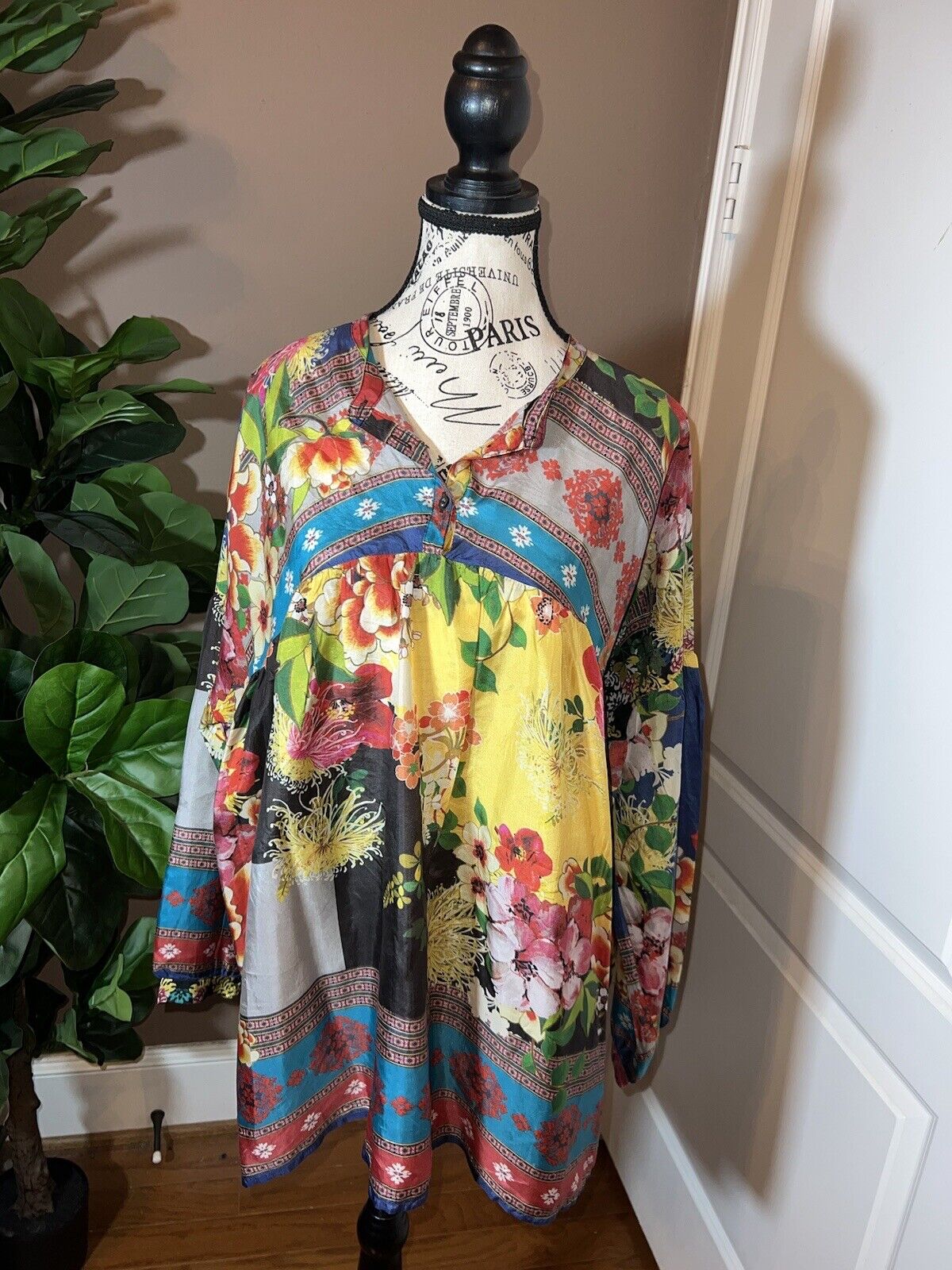 Johnny Was XL 1XL 1X 100% Silk Long Sleeve Tunic Top Kimono Vibrant Floral Color