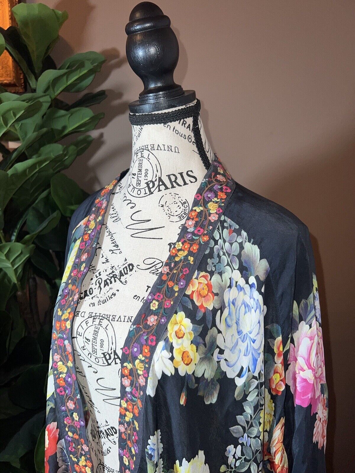 Johnny Was Silky Floral Kimono  Heavily Embroidered Trim L Large Pockets