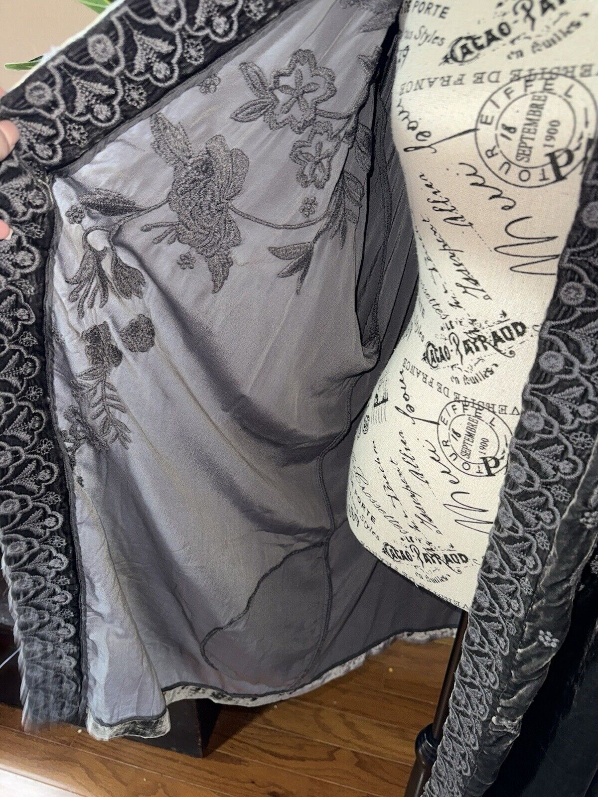 Johnny Was Sz 1X 1XL Grey Velvet Embroidered Kimono Wrap Floral & Birds STUNNING