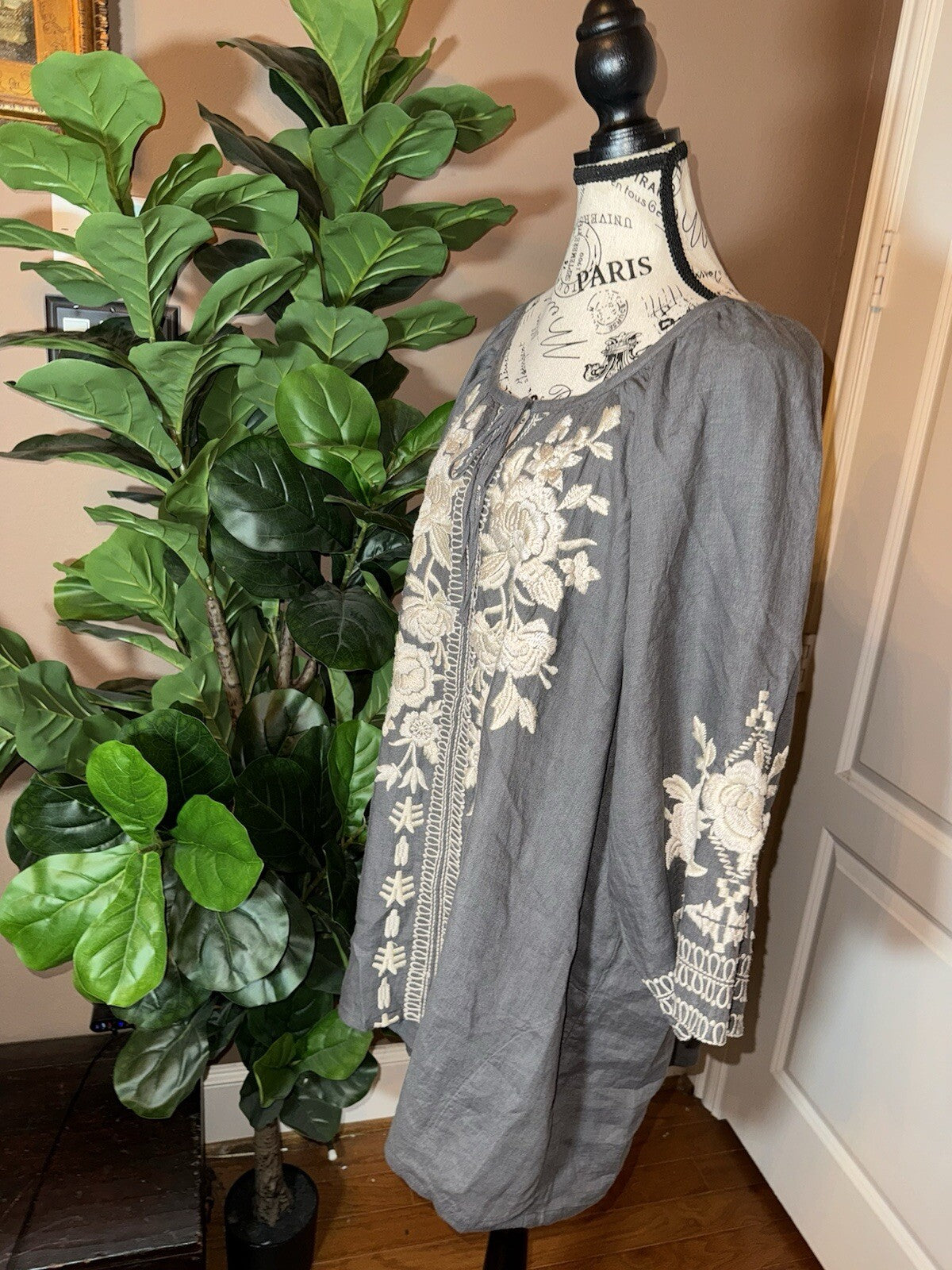 Johnny Was XL Grey Linen Shift Mini Dress Tunic Top Embroidered Cream Flower Johnny Was