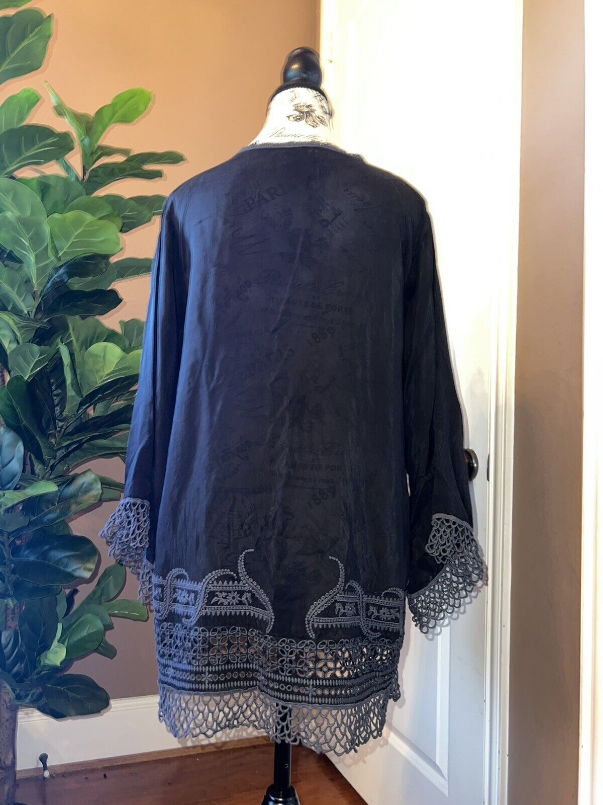 Johnny Was Black Eyelet Silky Tunic Top Kimono Sleeves Sz M Medium