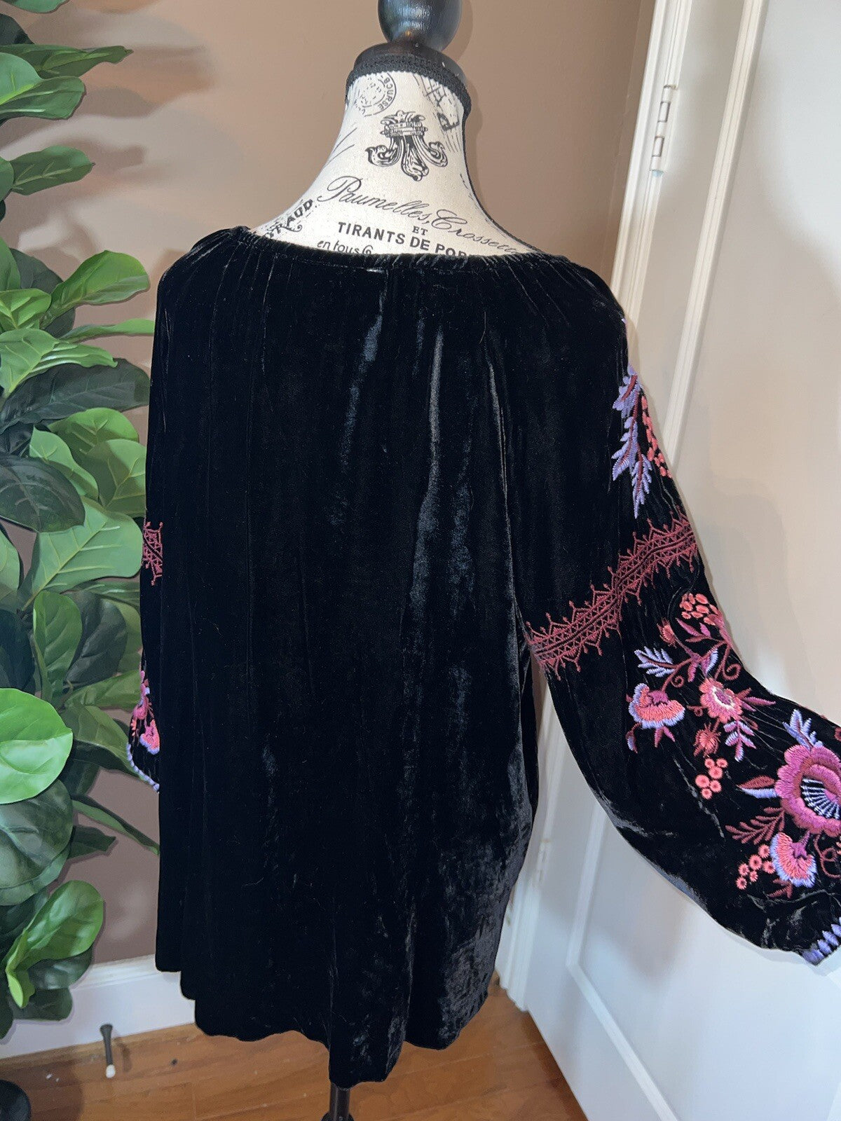 Johnny Was L Large Black & Pink Velvet Peasant Blouse Embroidered Tunic Top Johnny Was