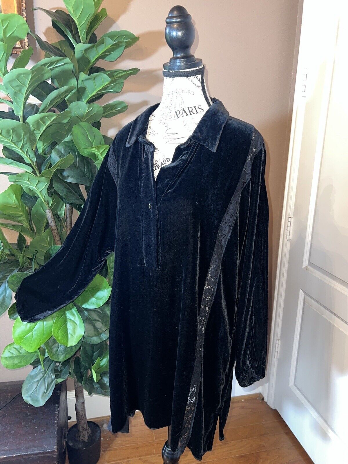 Johnny Was Black Velvet With Inset Lace Tunic Top Long Sleeve Button Sz L Large