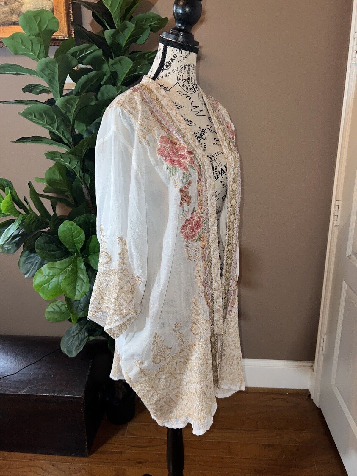 Johnny Was XXL 2X Silky White Kimono Heavily Embroidered BOHO Pockets Roses