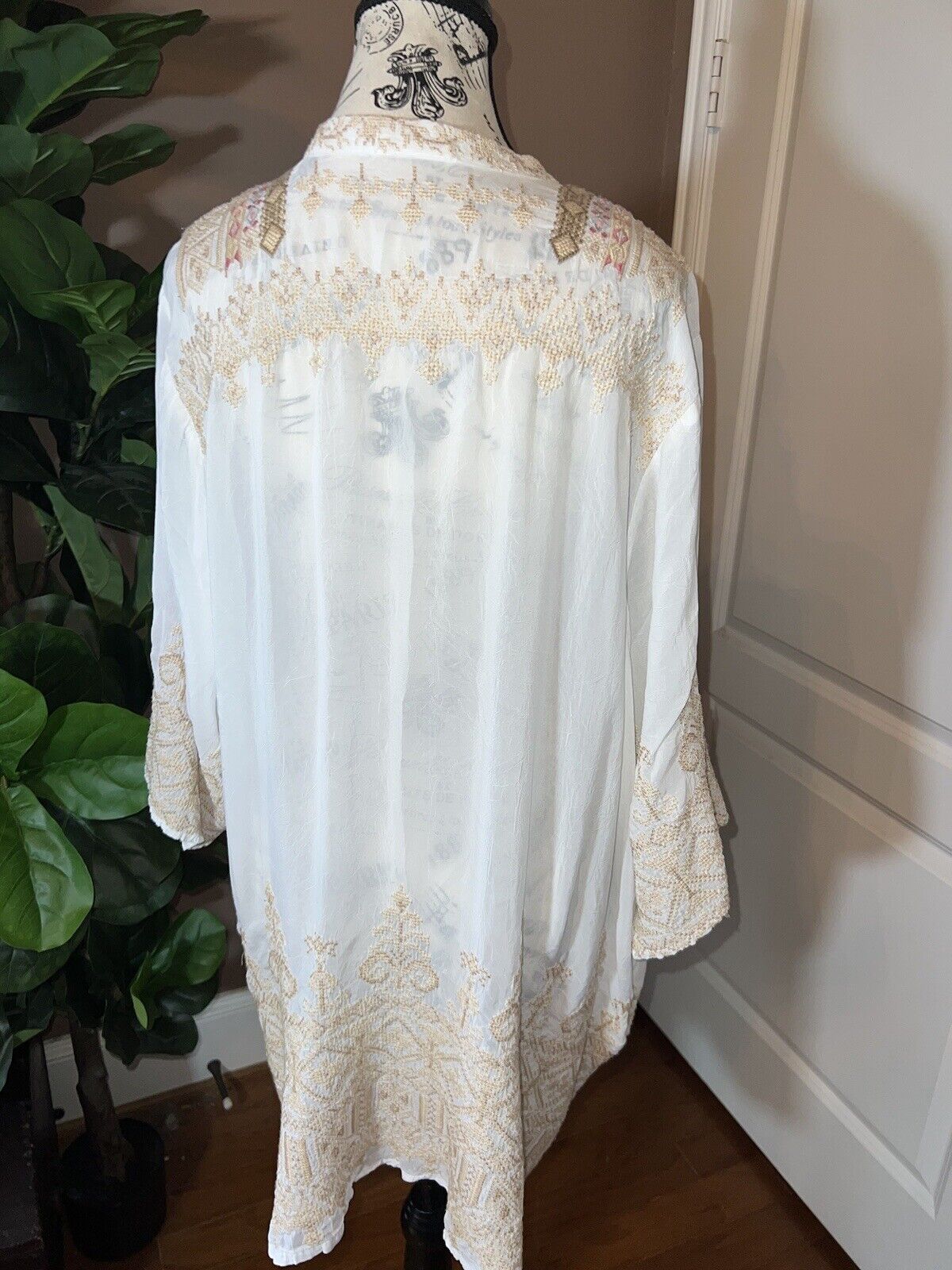 Johnny Was XXL 2X Silky White Kimono Heavily Embroidered BOHO Pockets Roses