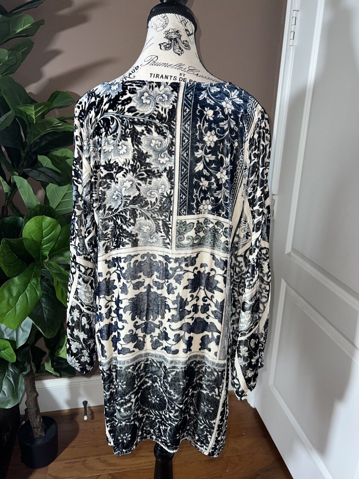 Johnny Was Sz XL Blue & White Velvet Tunic Top Mini Dress Long Kimono Sleeve