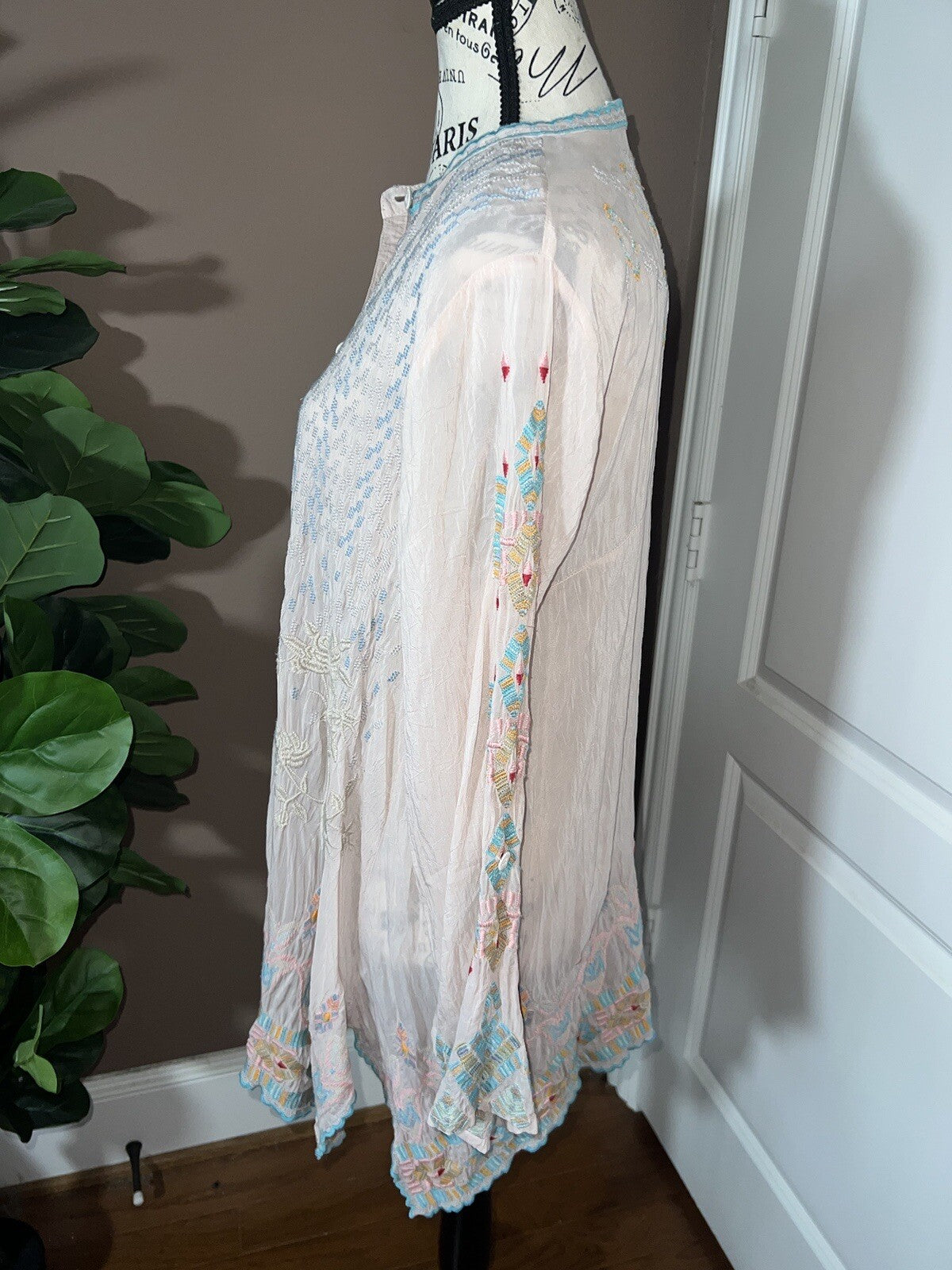 Johnny Was M Pale Pink Tunic Top Embroidered Silky Mini Dress Lightweight Cool Johnny Was