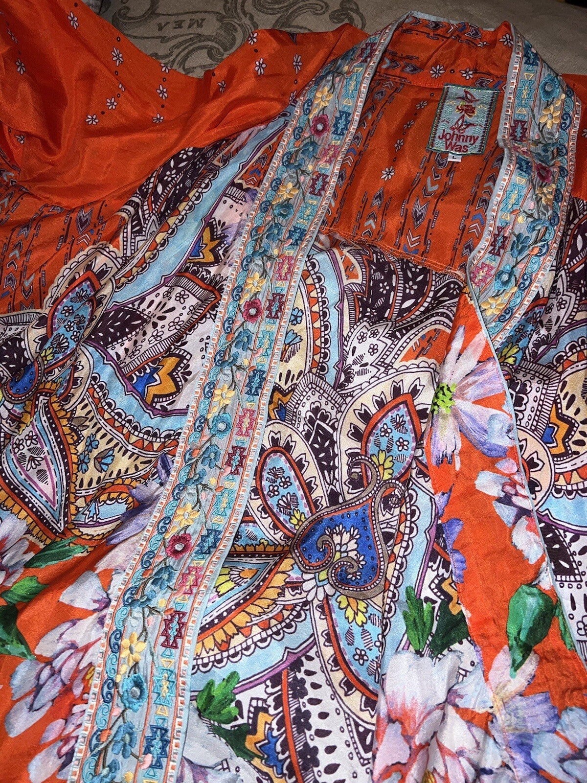 New Johnny Was 100% Silk Kimono XL Embroidered Floral Handkerchief Hem Johnny Was