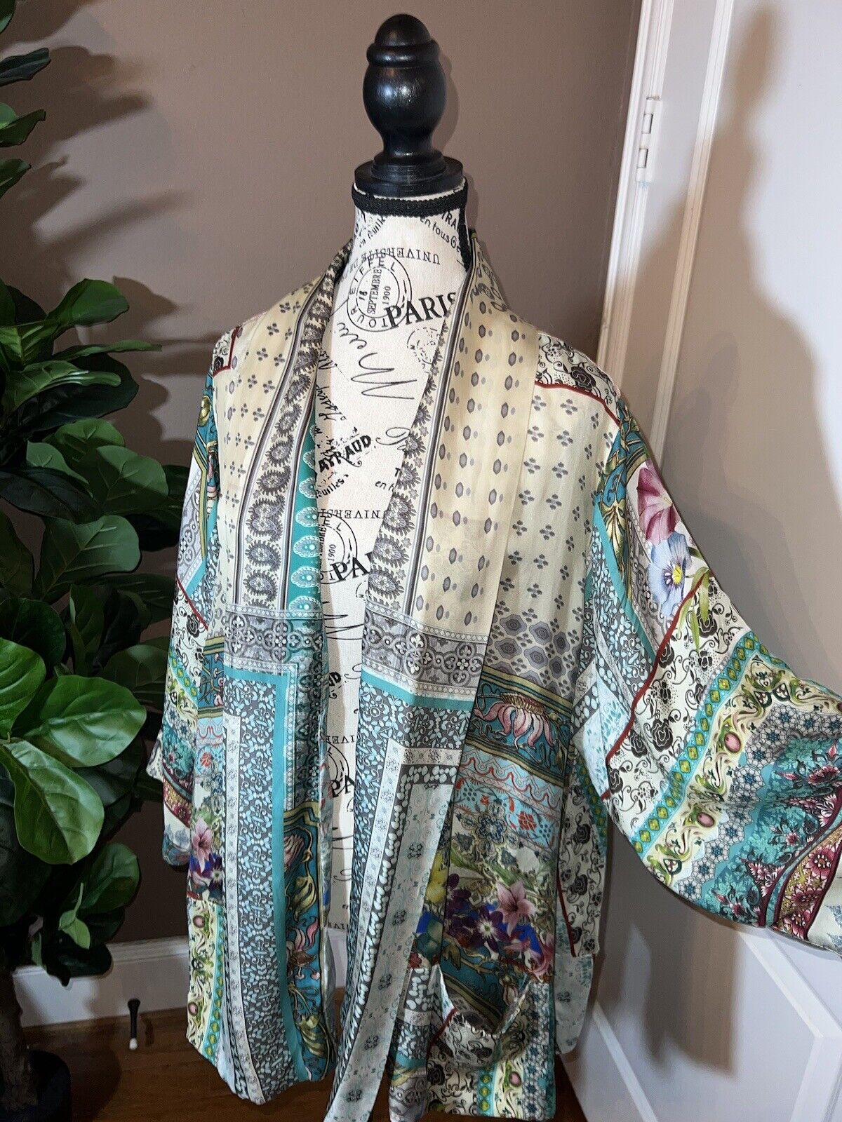 Johnny Was 100% Silk Kimono Sz 2X 2XL Floral Handkerchief Design SPRING & Summer