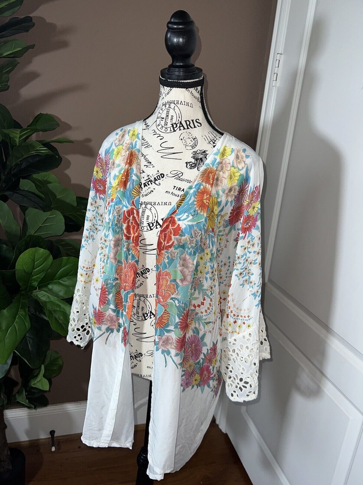 Johnny Was Silky Soft White Kimono Top Floral Eyelet Lace Sz L  Large Wrap