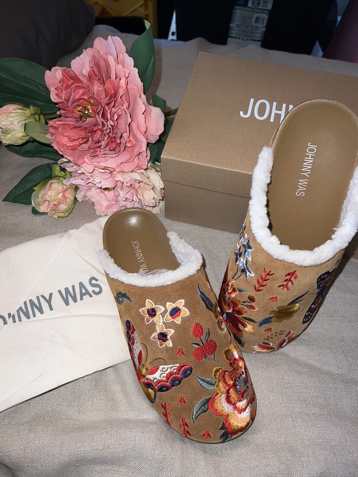 Johnny Was Sz 9 Embroidered Suede Shoes Mules Sherpa Lining W/ Box &Dust Bag