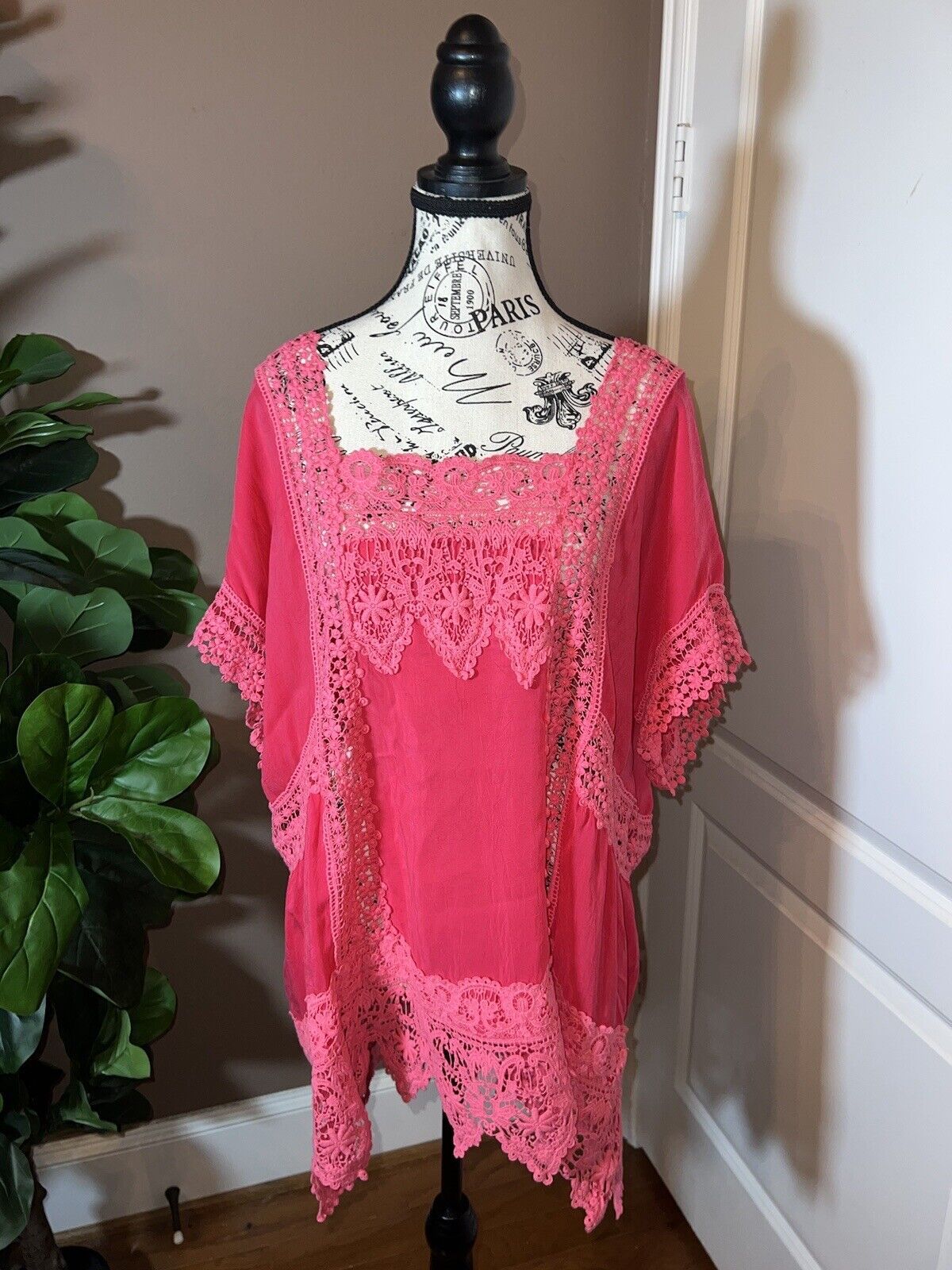 Johnny Was Barbie Pink Silky Embroidery & Eyelet Tonal Tunic Kimono Sz 1X 1XL XL