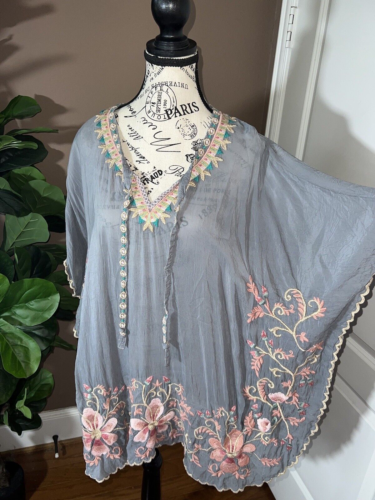 Johnny Was M Medium Silky Kimono Wrap Top Cover Up Gold Embroidery Pit-Pit 31”