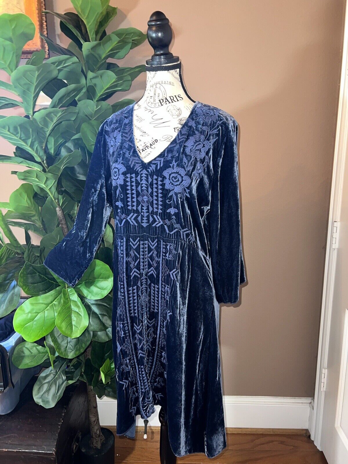 Johnny Was Blue Velvet Heavily Embroidered Mini Dress Long Sleeve Sz L Large